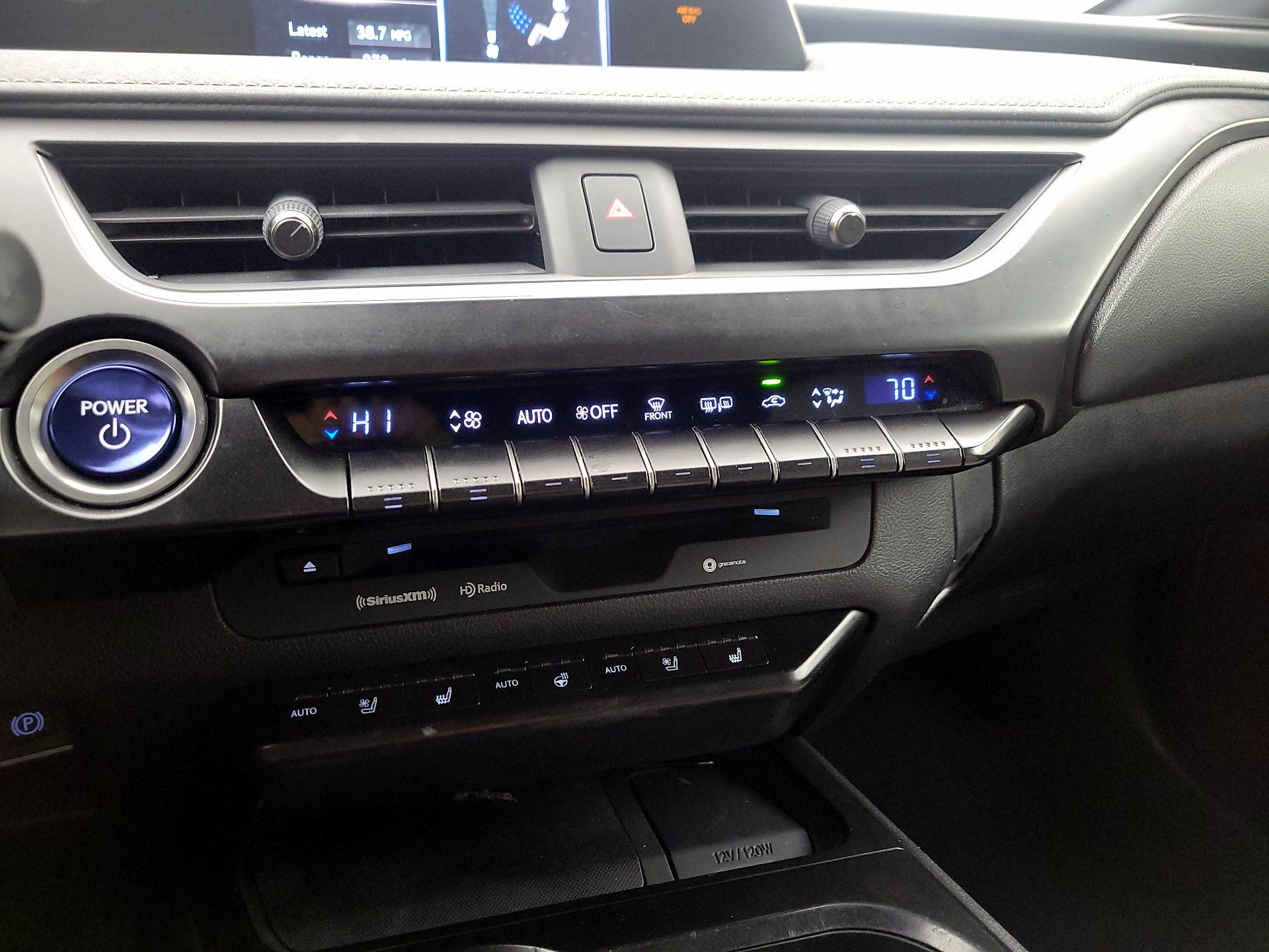 Thumbnail: 2020 Lexus UX - 16