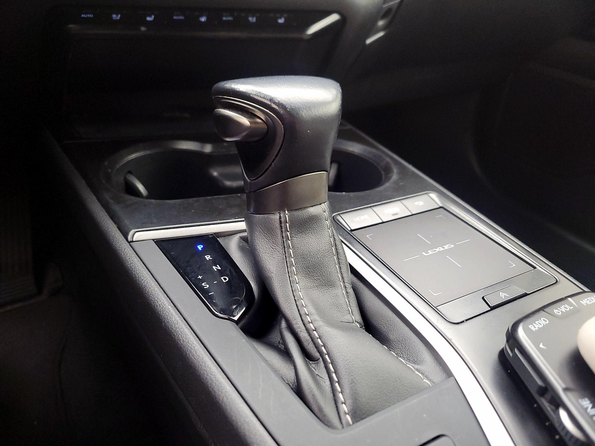 Thumbnail: 2020 Lexus UX - 17