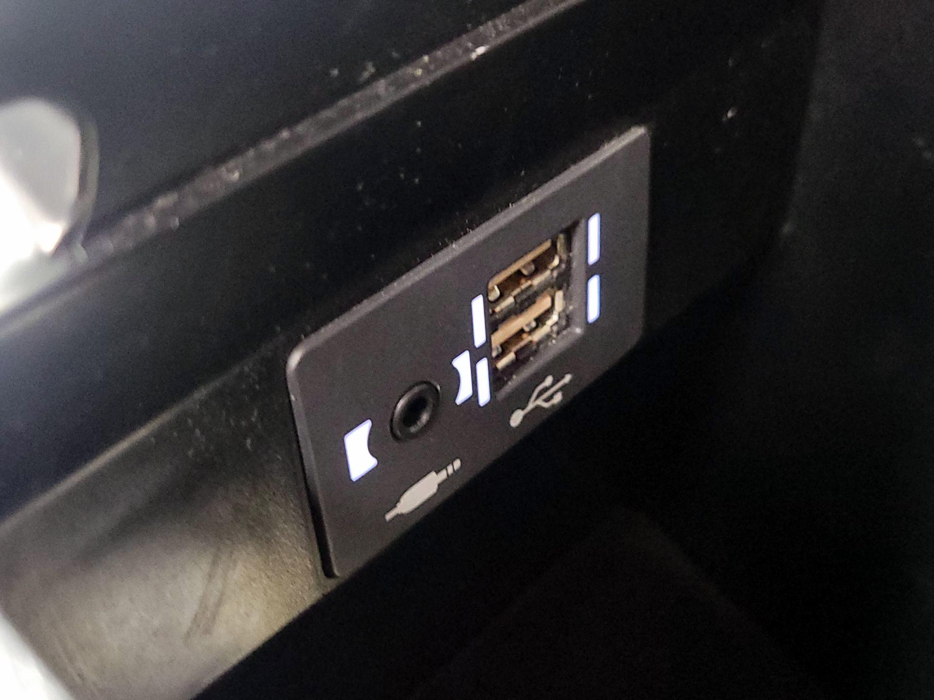 Thumbnail: 2020 Lexus UX - 18