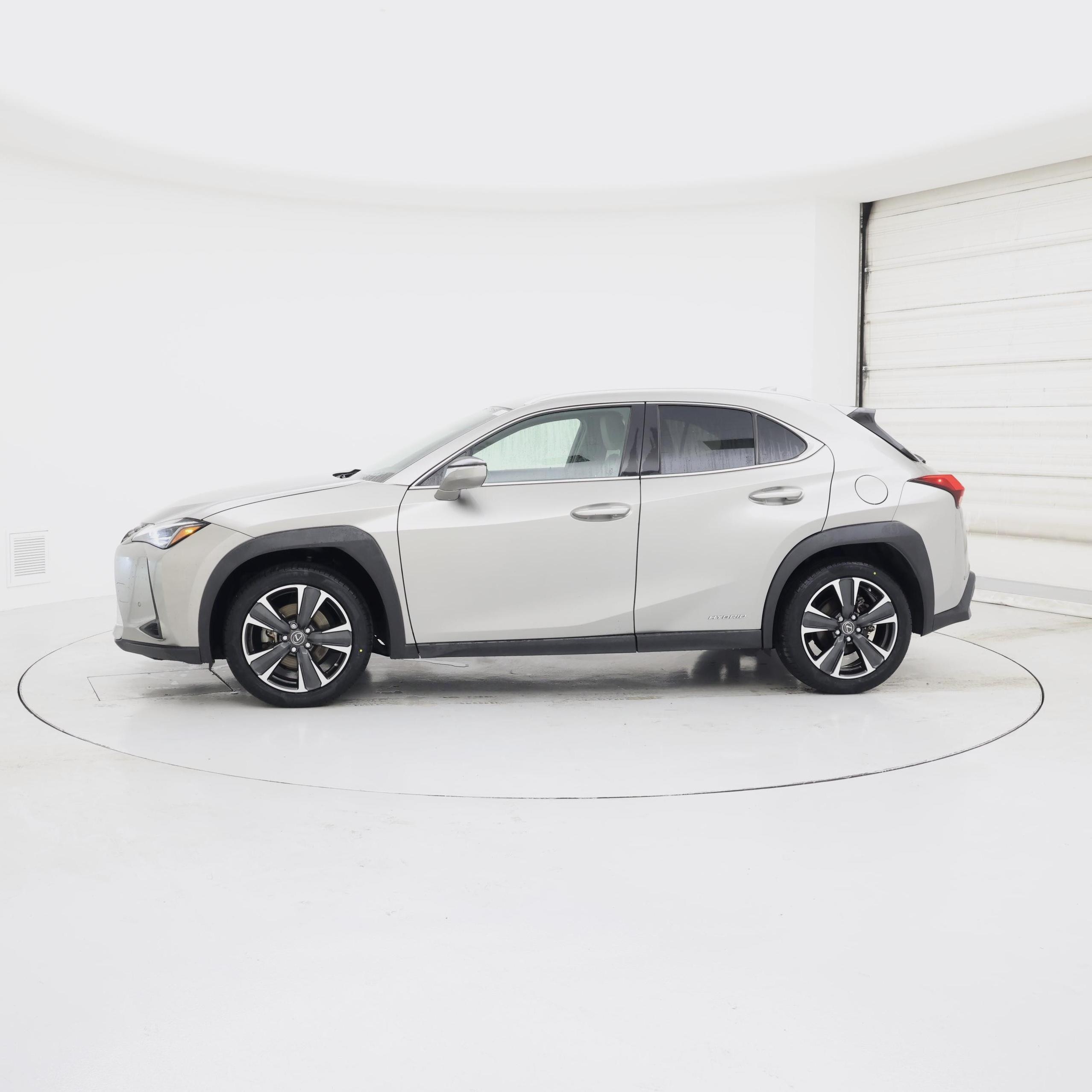 Thumbnail: 2020 Lexus UX - 3