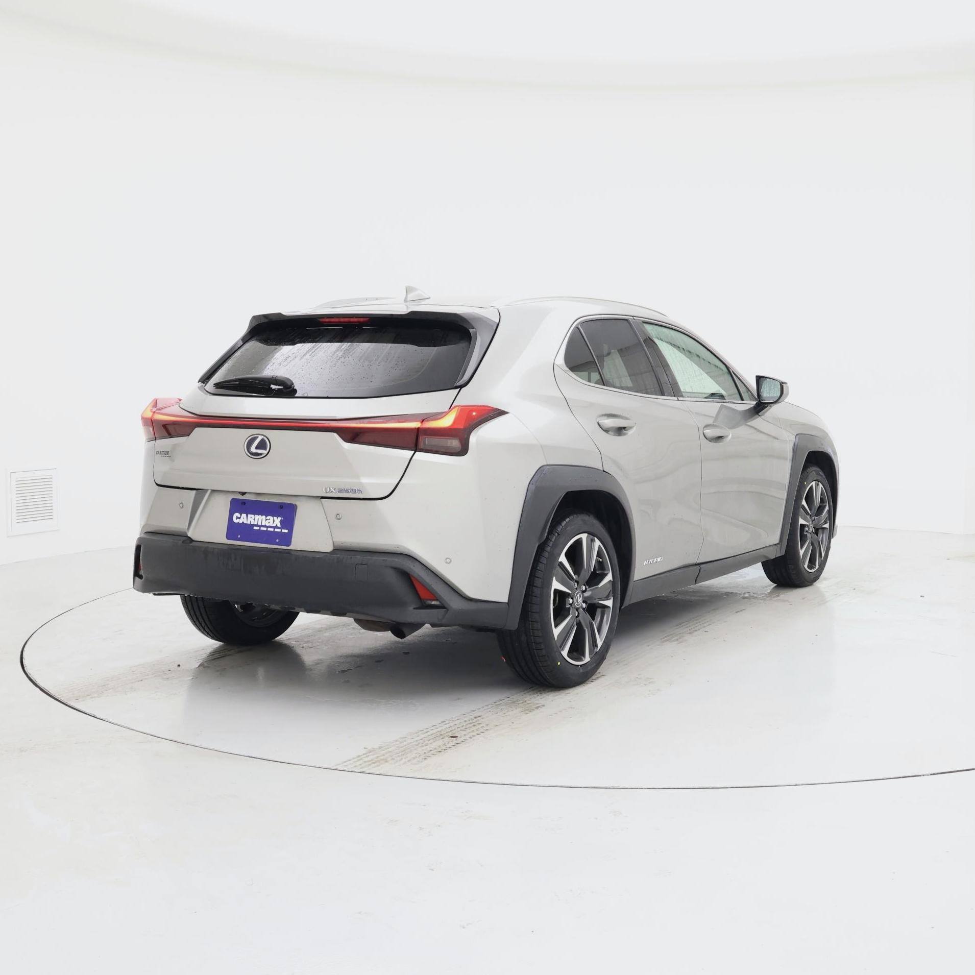 Thumbnail: 2020 Lexus UX - 8