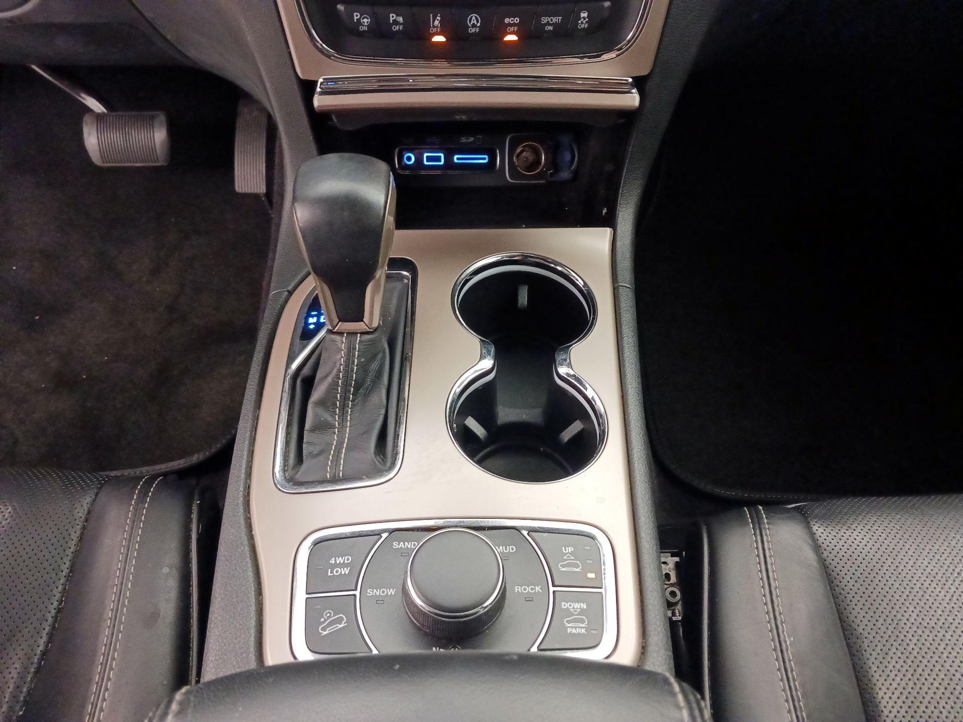 Thumbnail: 2017 Jeep Grand Cherokee - 18