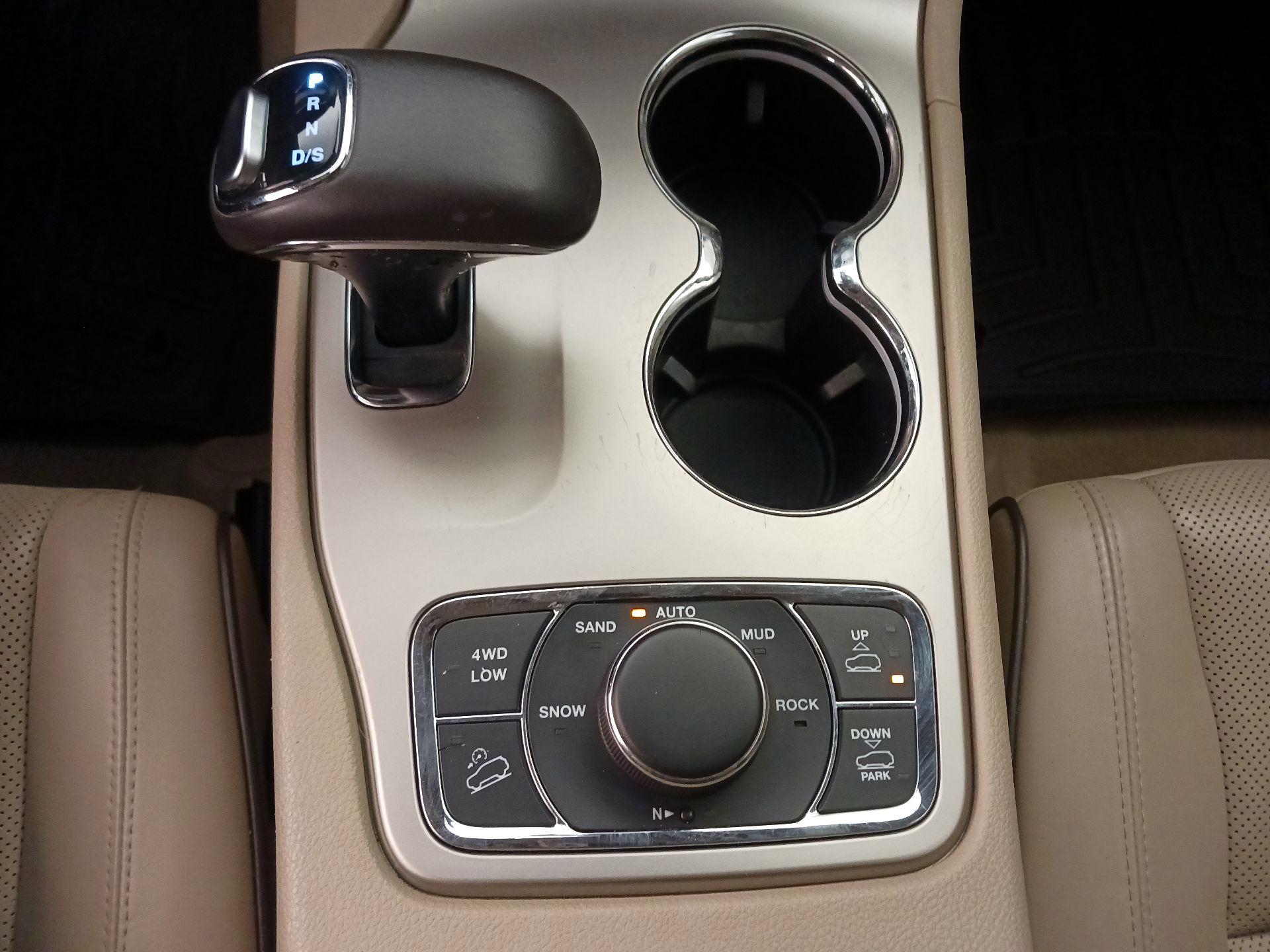 Thumbnail: 2014 Jeep Grand Cherokee - 17