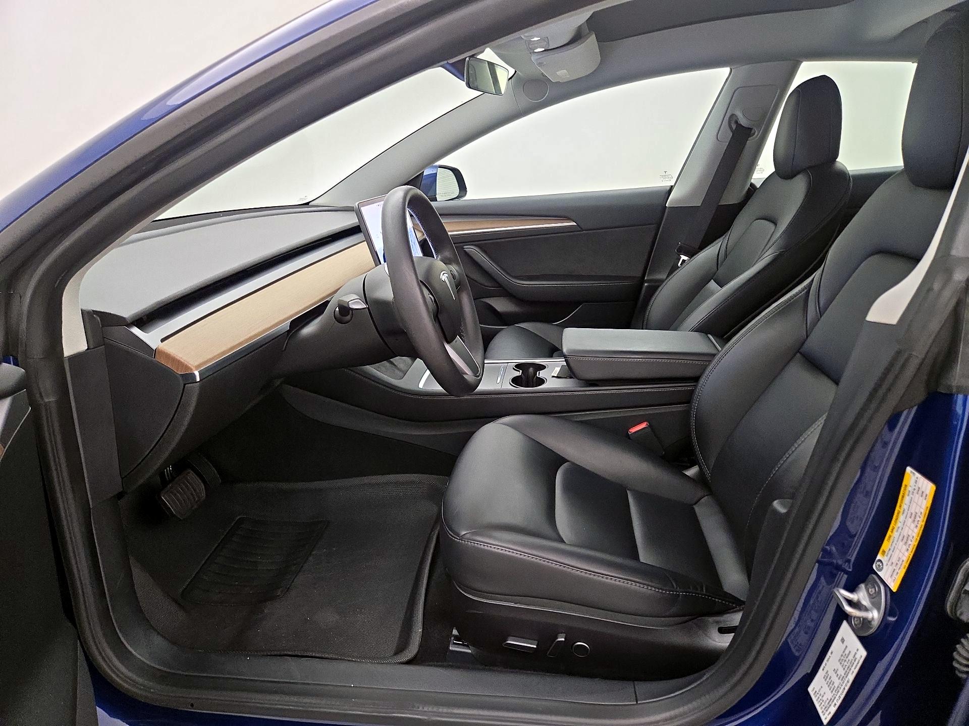 Thumbnail: 2022 Tesla Model 3 - 11