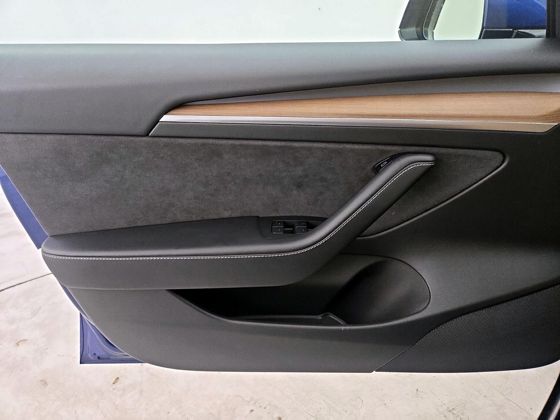 Thumbnail: 2022 Tesla Model 3 - 12