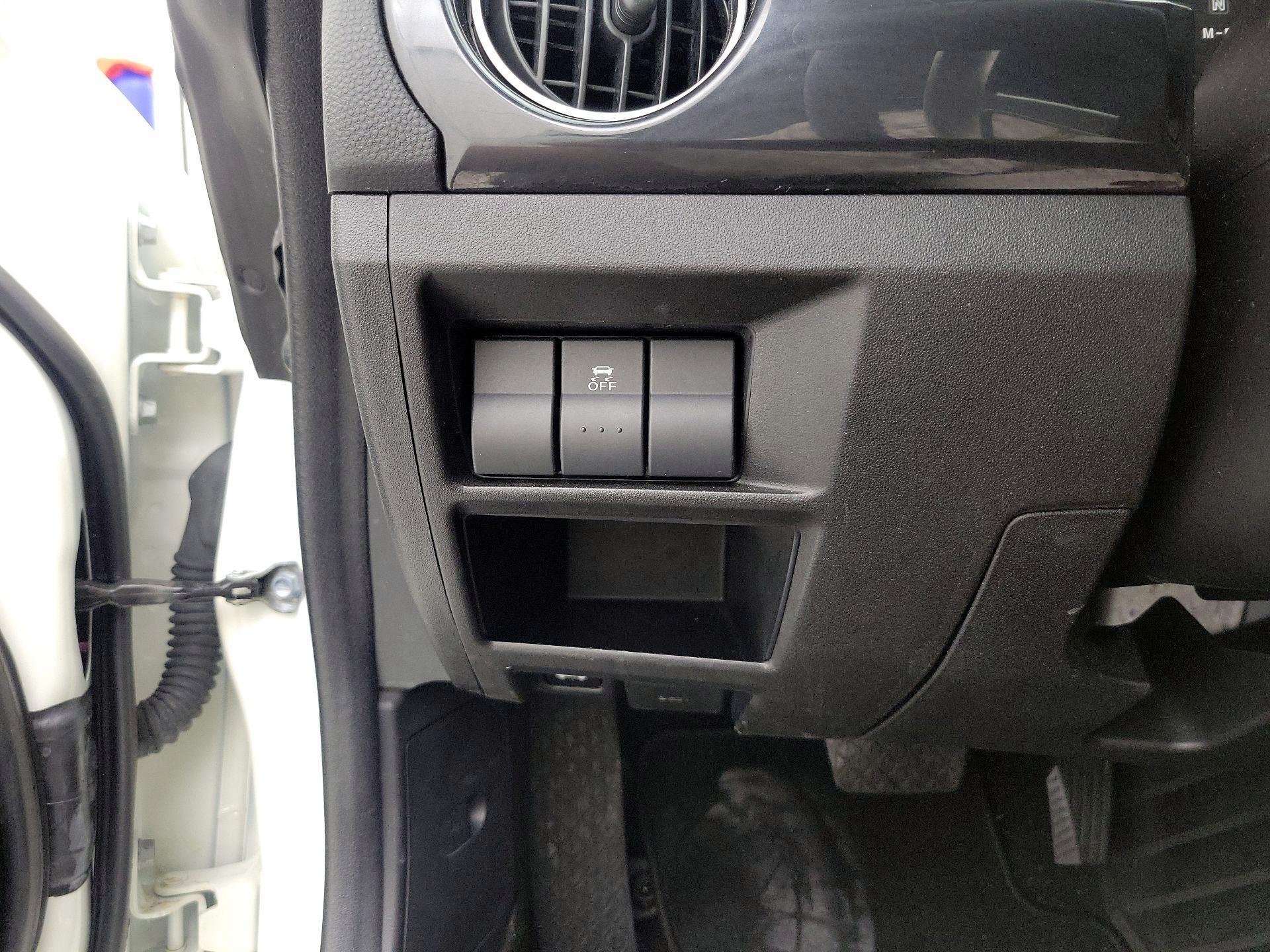 Thumbnail: 2015 Mazda MX-5 Miata - 13