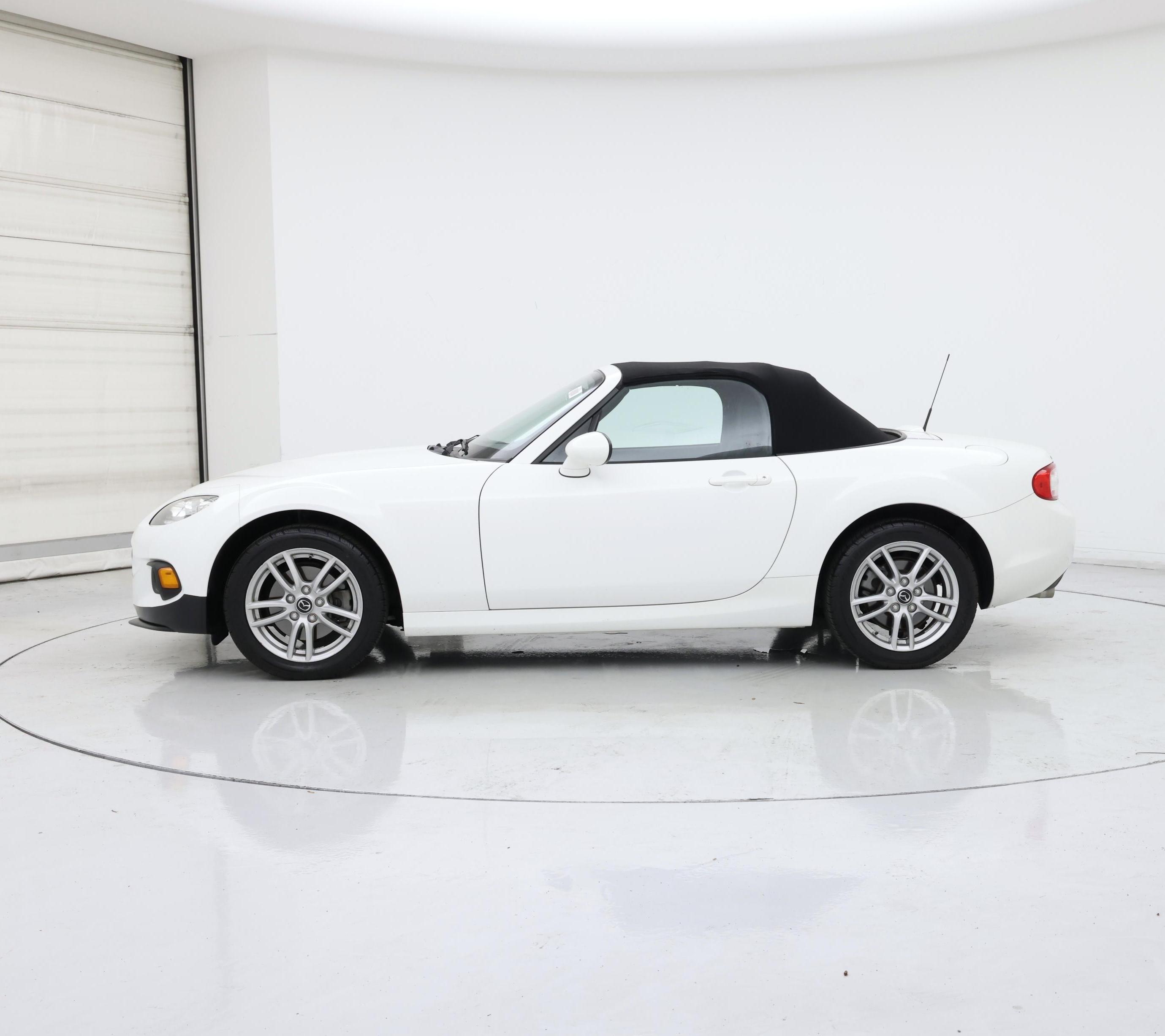 Thumbnail: 2015 Mazda MX-5 Miata - 3