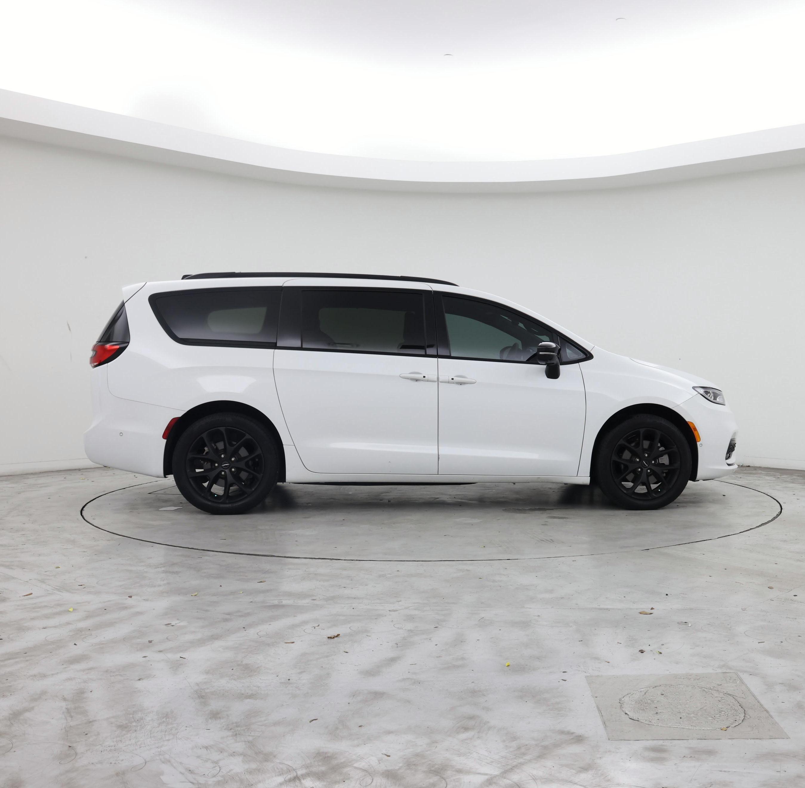 Thumbnail: 2023 Chrysler Pacifica - 7