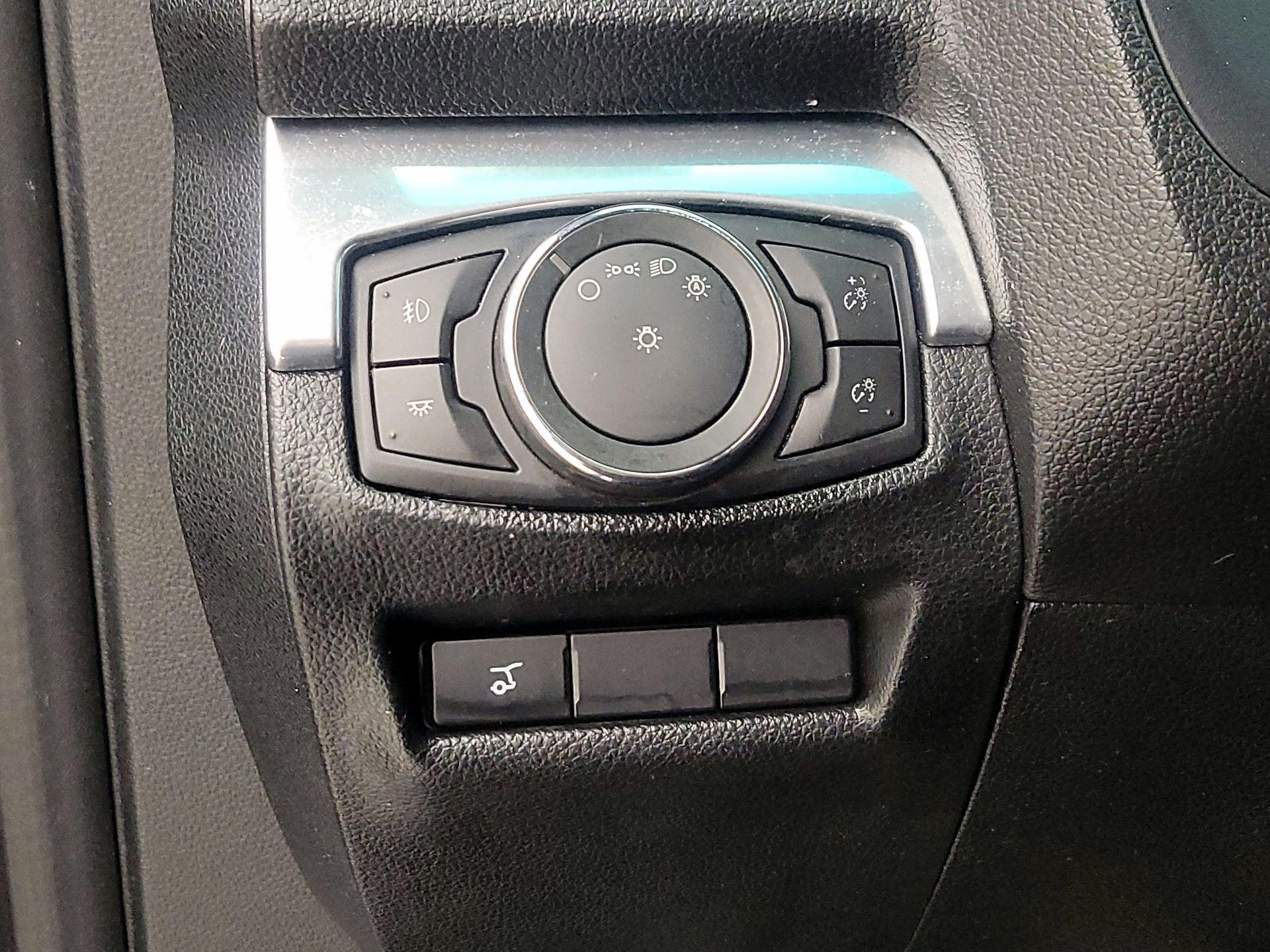 Thumbnail: 2016 Ford Explorer - 13