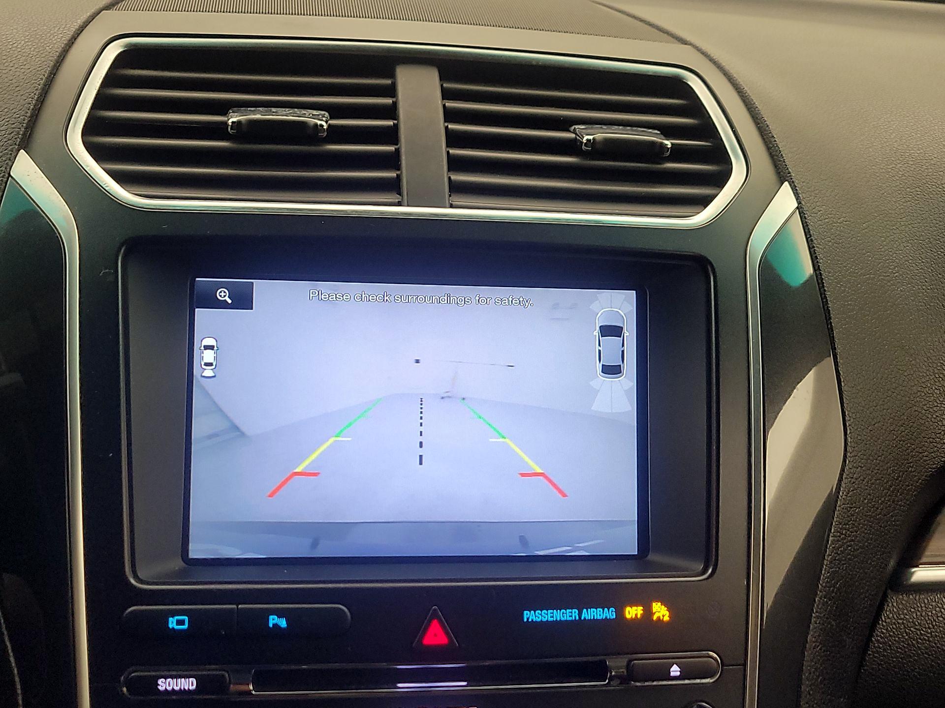 Thumbnail: 2016 Ford Explorer - 14