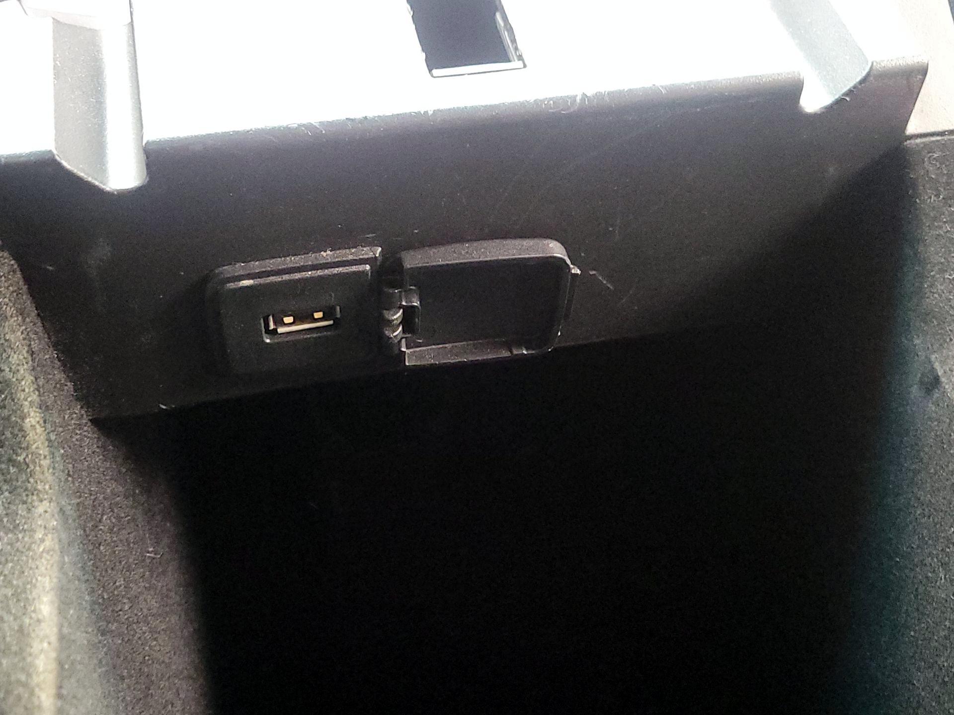 Thumbnail: 2016 Ford Explorer - 18