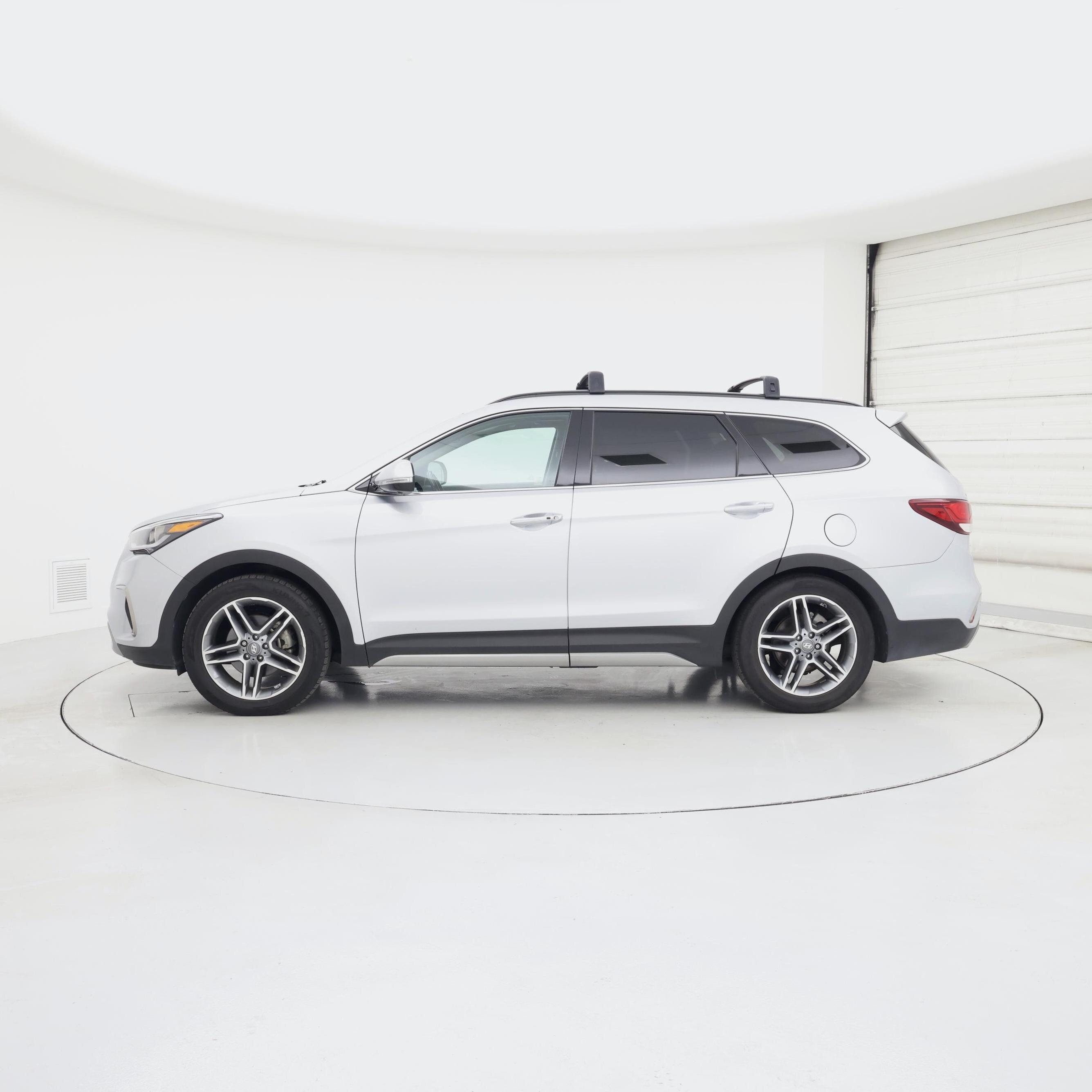 Thumbnail: 2017 Hyundai Santa Fe - 3