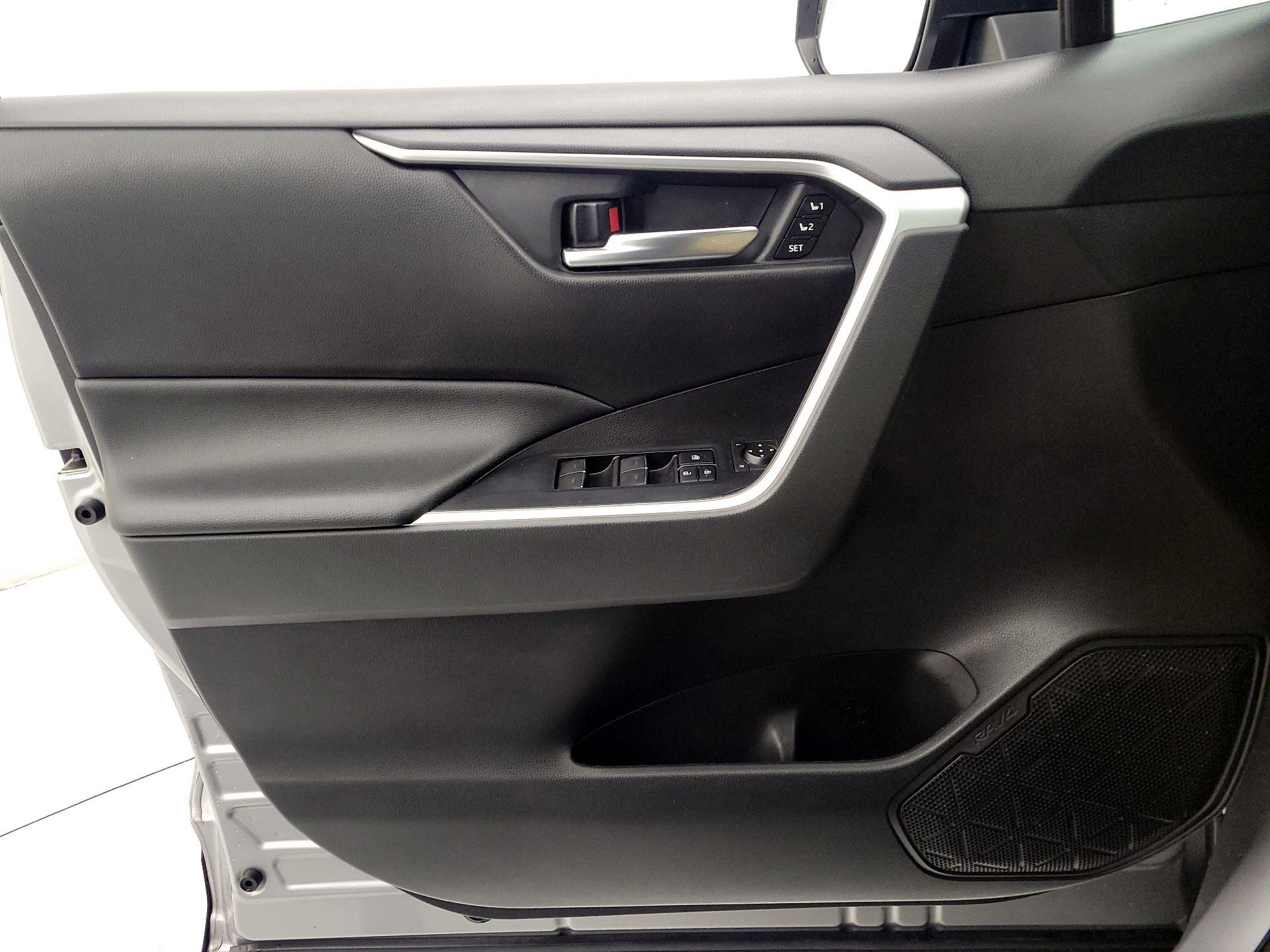 Thumbnail: 2022 Toyota RAV4 - 12