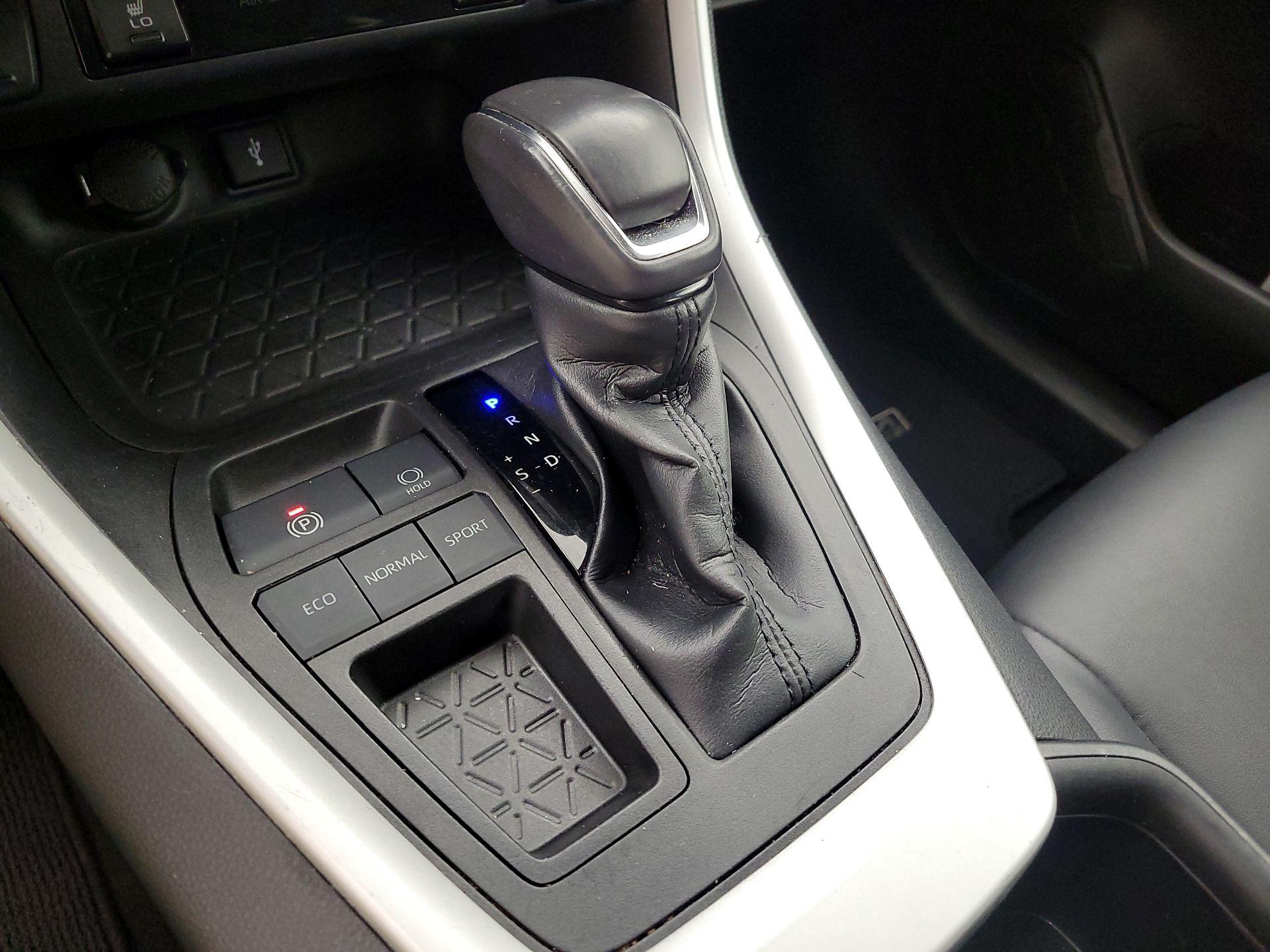 Thumbnail: 2022 Toyota RAV4 - 17