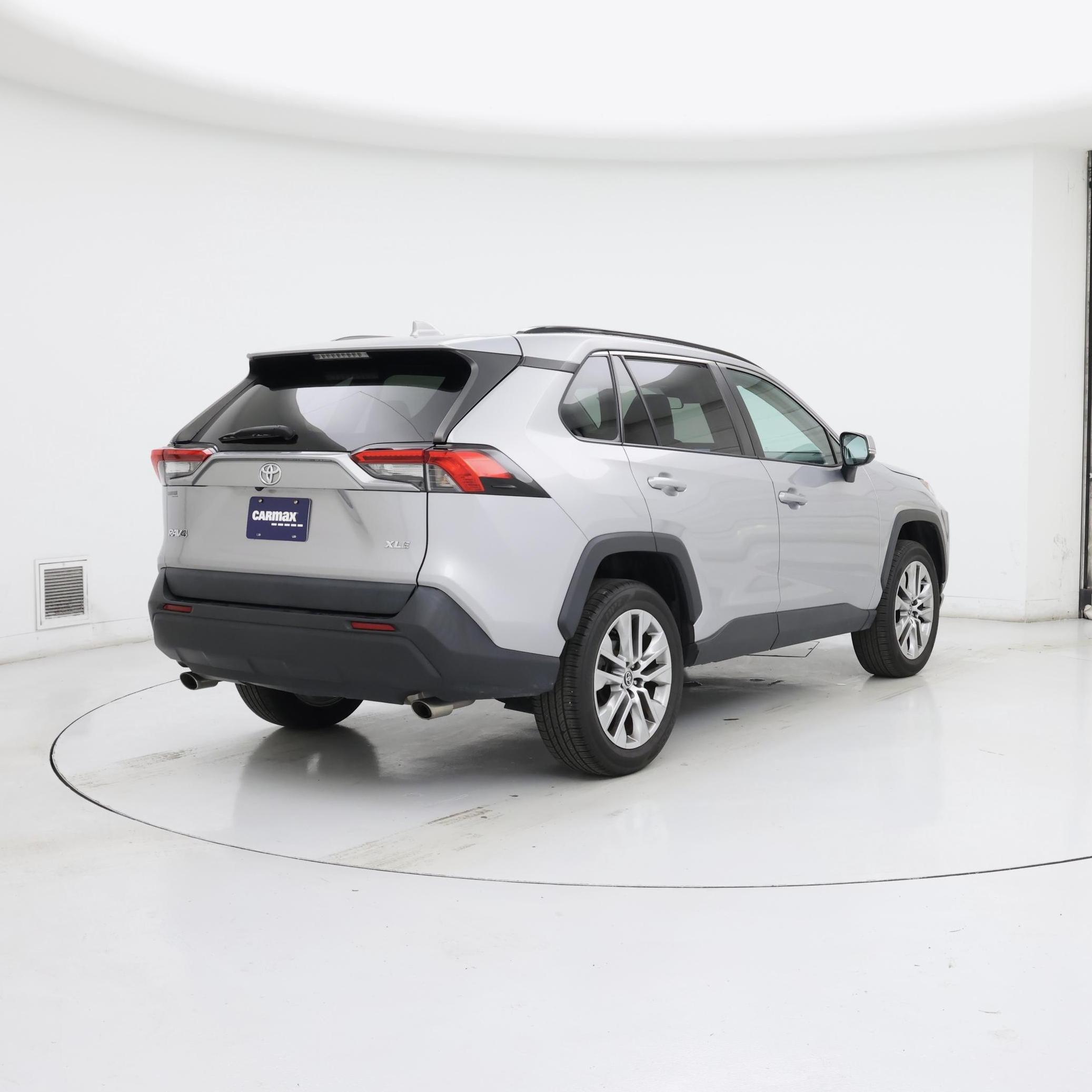 Thumbnail: 2022 Toyota RAV4 - 8