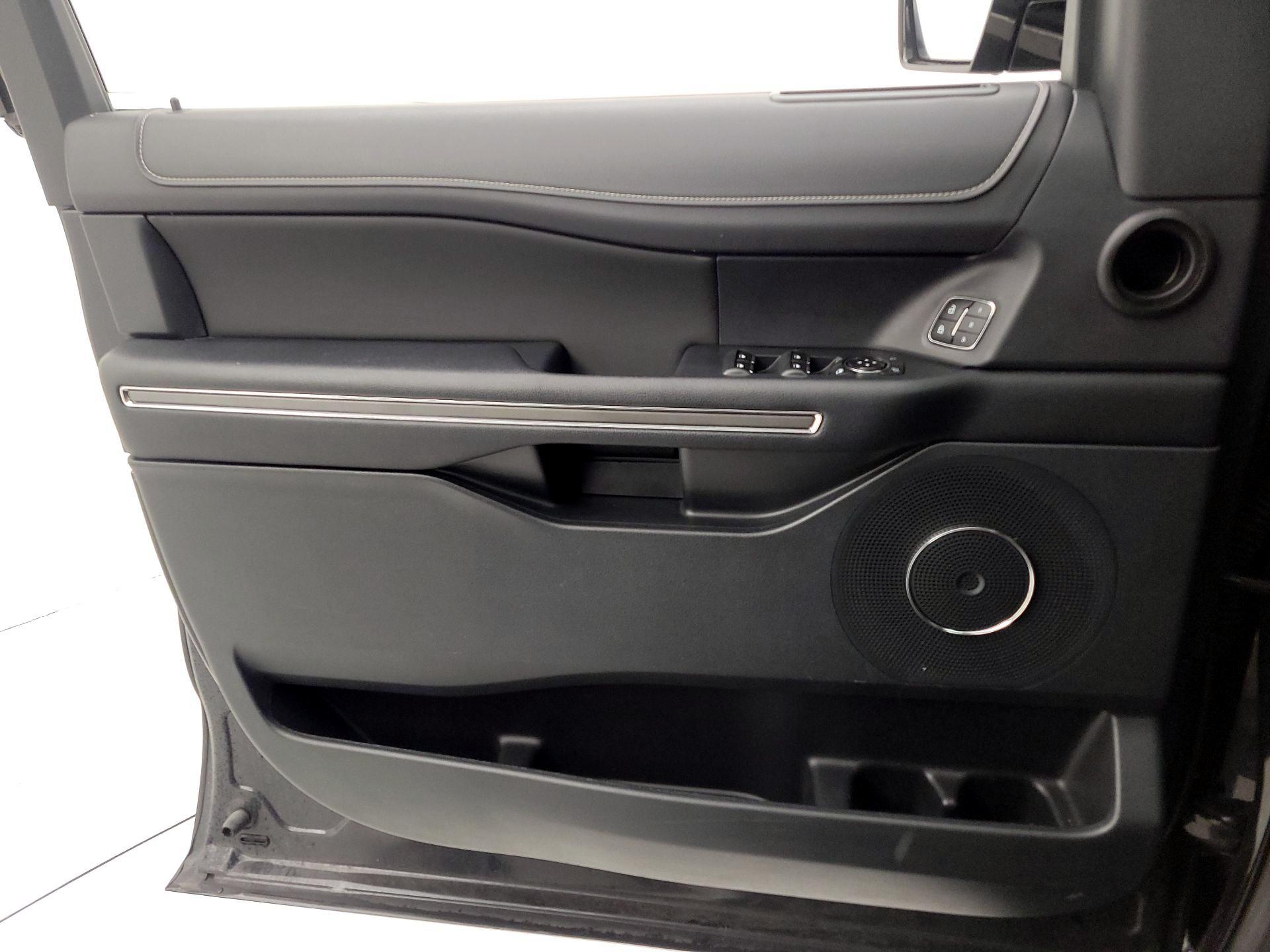 Thumbnail: 2022 Ford Expedition - 12