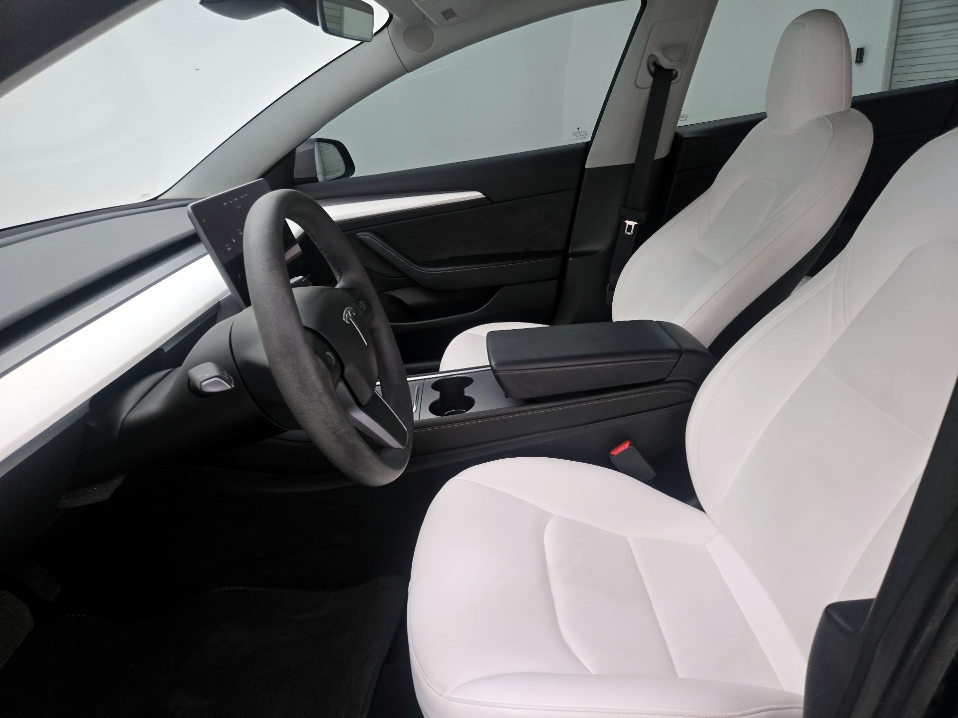 Thumbnail: 2023 Tesla Model 3 - 11