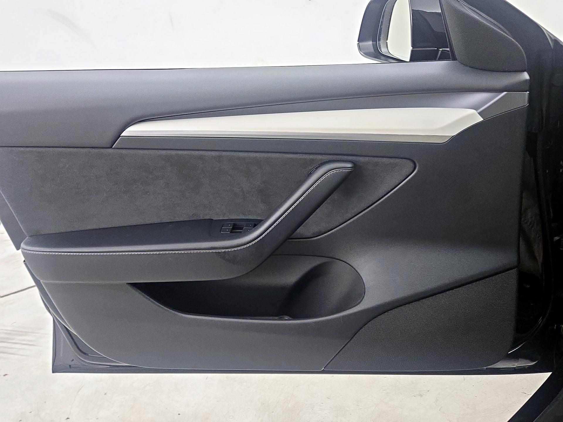 Thumbnail: 2023 Tesla Model 3 - 12