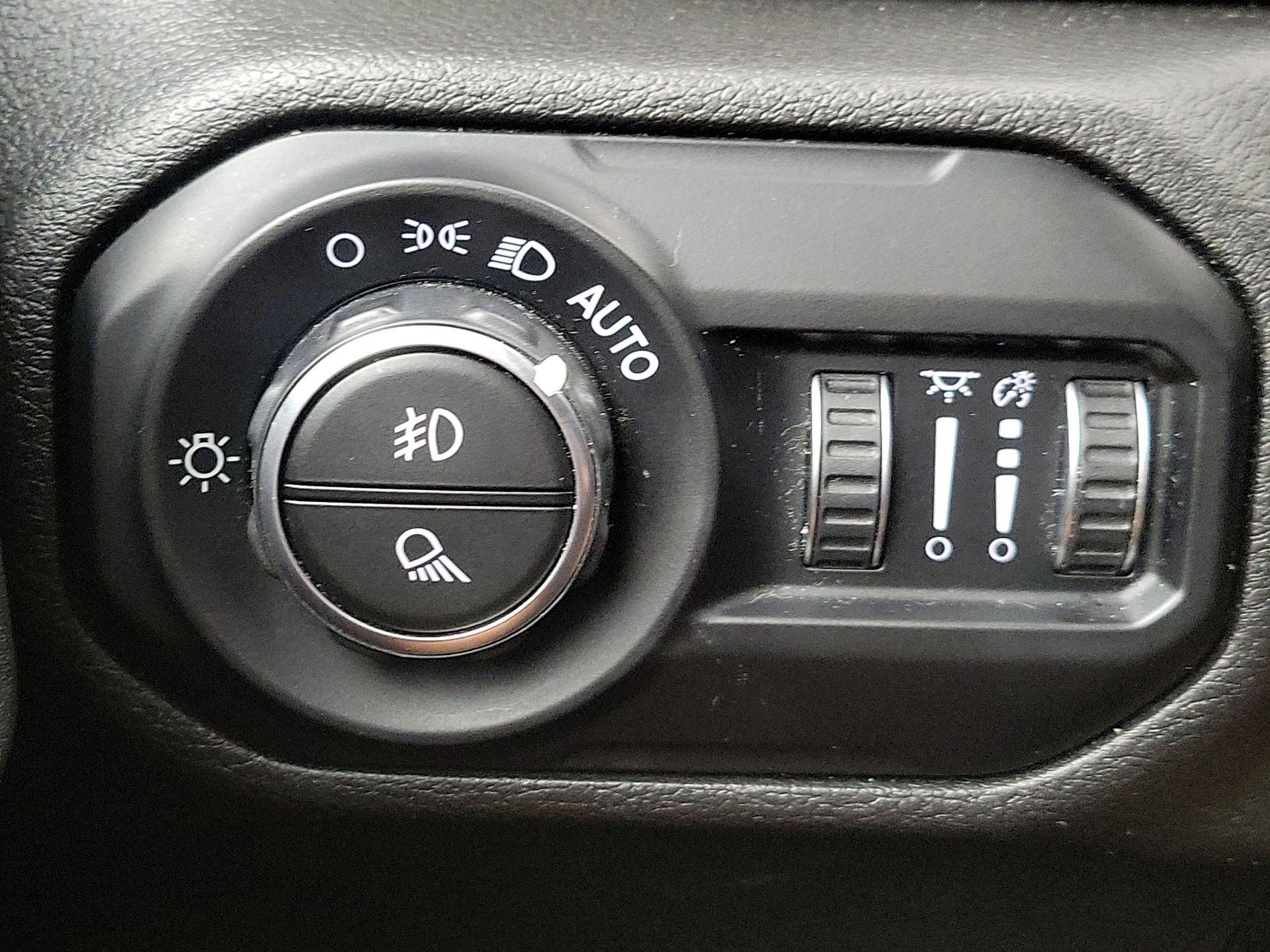 Thumbnail: 2021 Jeep Gladiator - 13