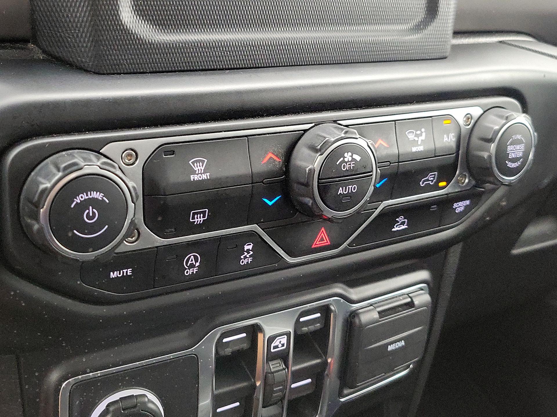 Thumbnail: 2021 Jeep Gladiator - 16