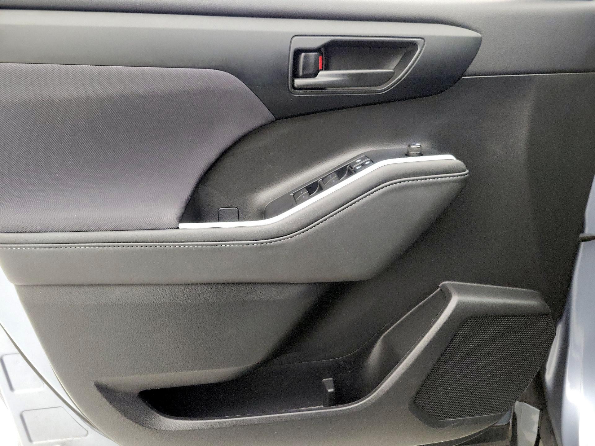 Thumbnail: 2020 Toyota Highlander - 12