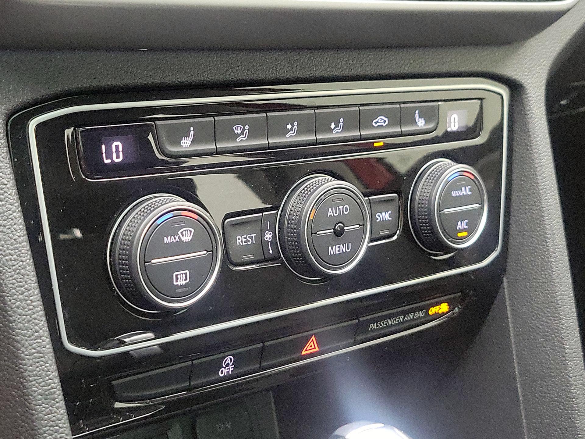 Thumbnail: 2022 Volkswagen Atlas - 16