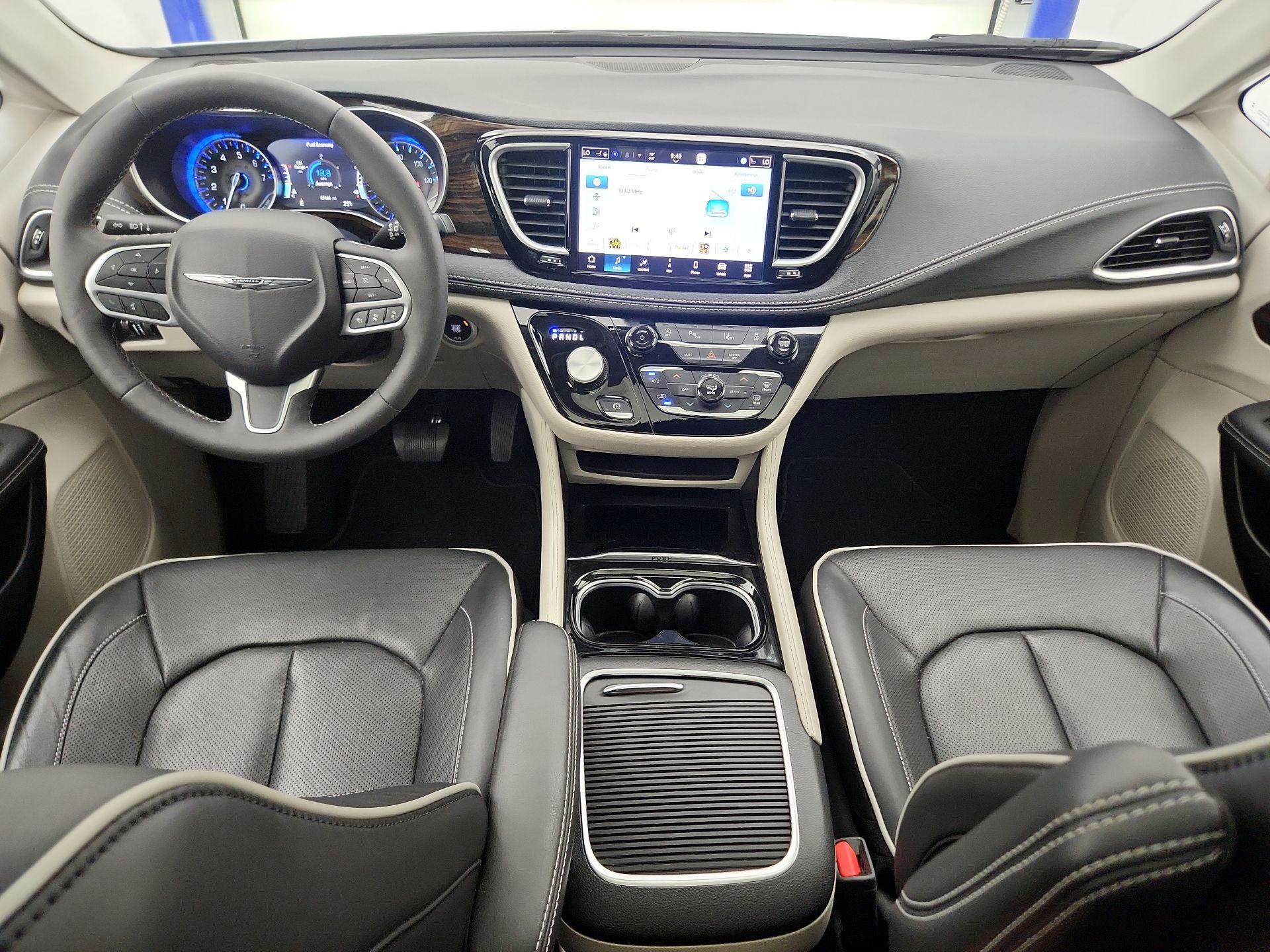 Thumbnail: 2023 Chrysler Pacifica - 9