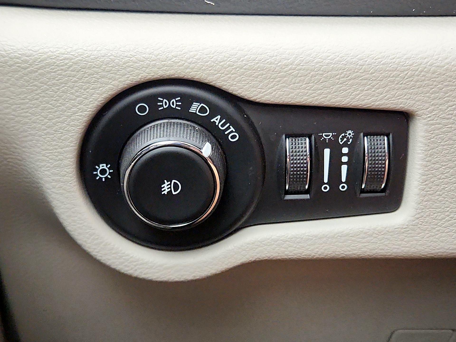 Thumbnail: 2023 Chrysler Pacifica - 13