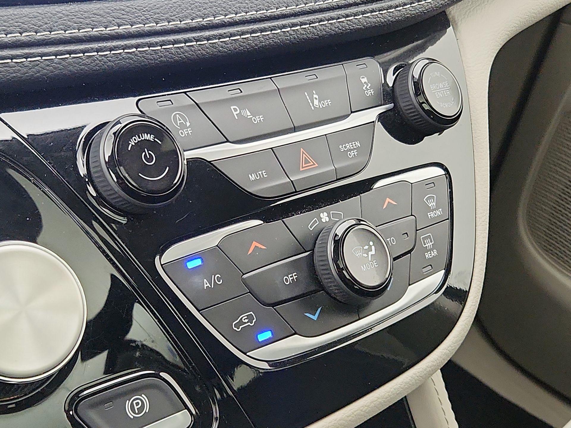 Thumbnail: 2023 Chrysler Pacifica - 17