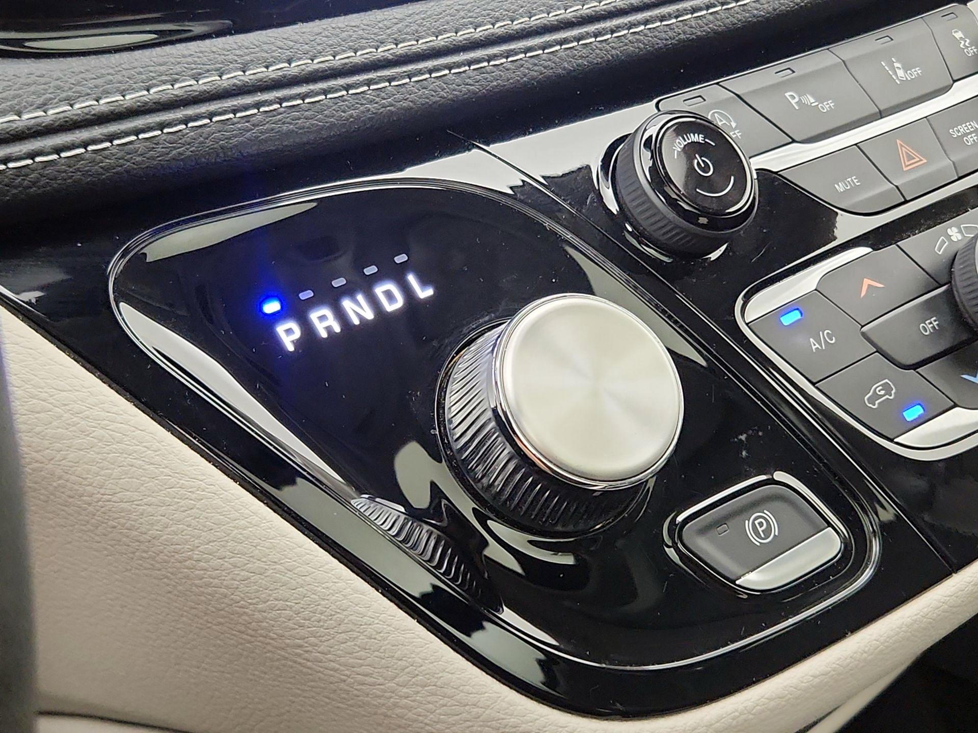 Thumbnail: 2023 Chrysler Pacifica - 18