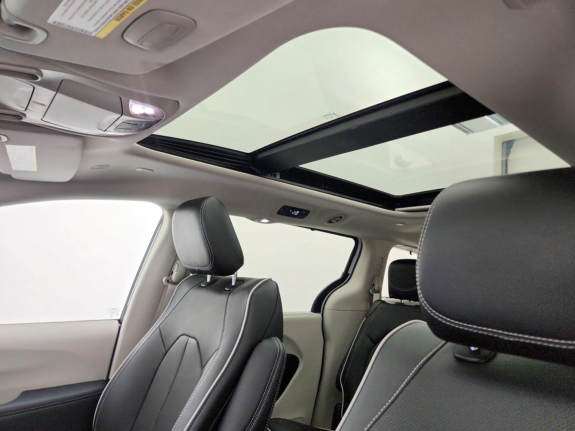 Thumbnail: 2023 Chrysler Pacifica - 20