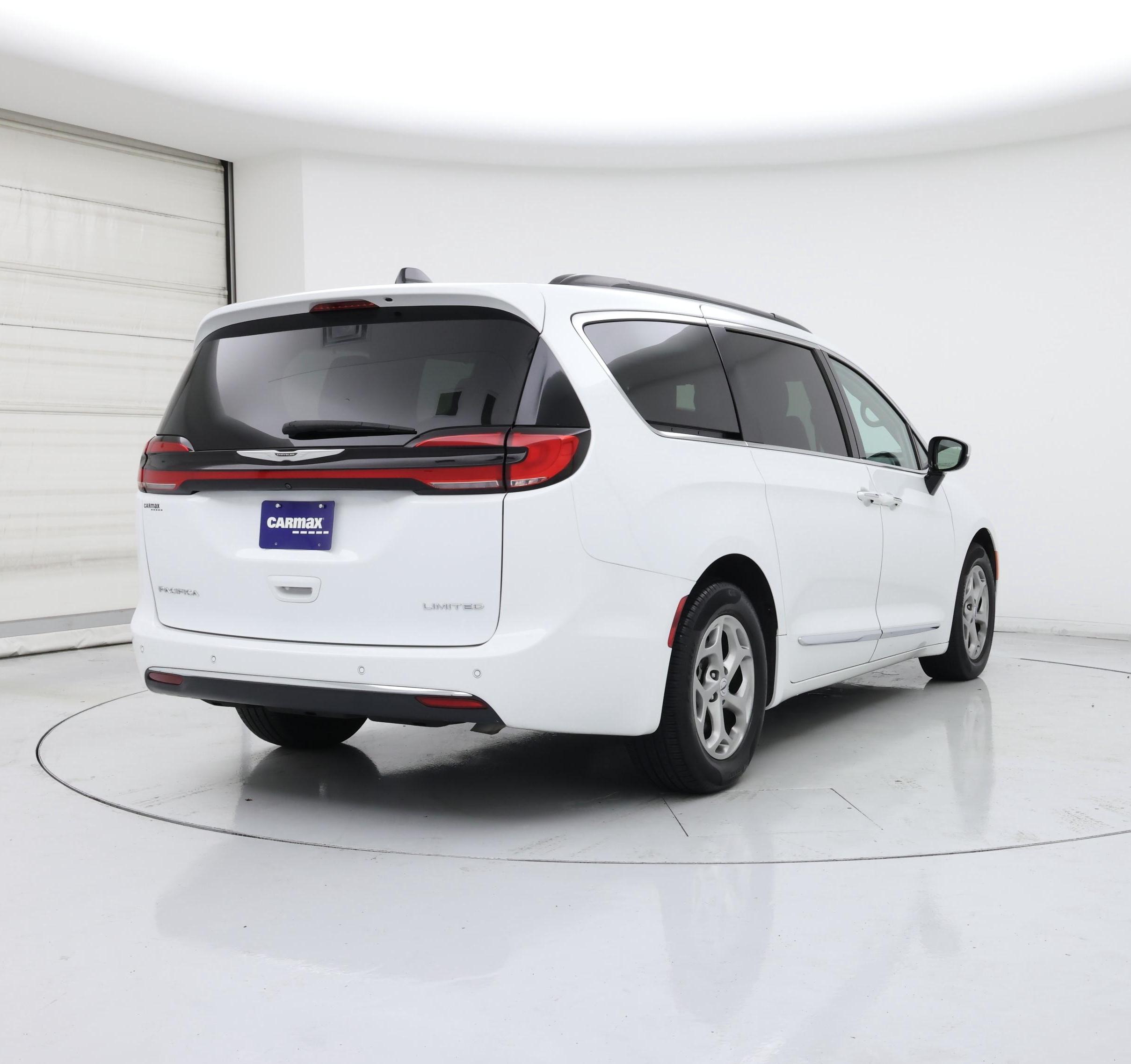 Thumbnail: 2023 Chrysler Pacifica - 8