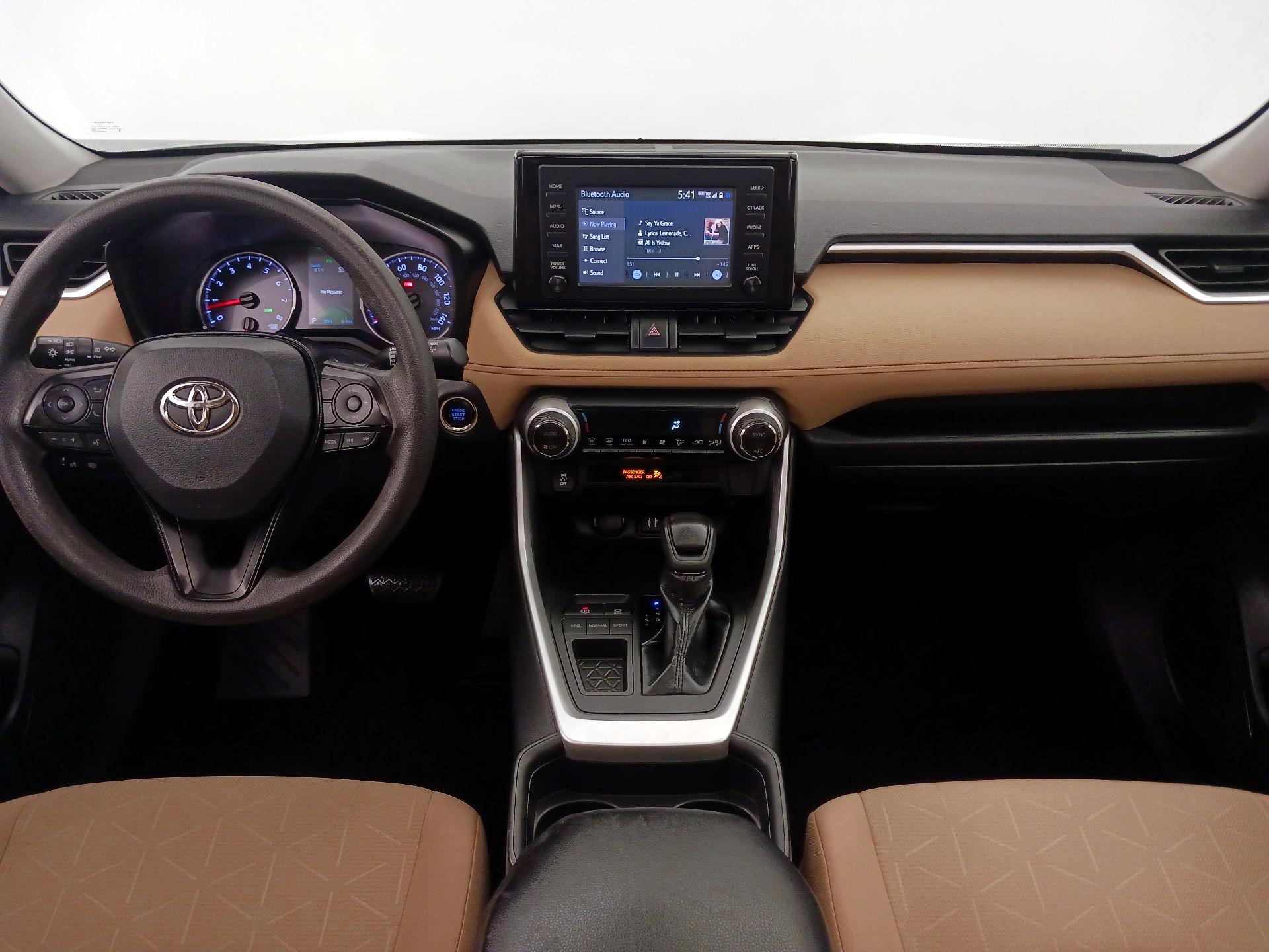 Thumbnail: 2019 Toyota RAV4 - 9