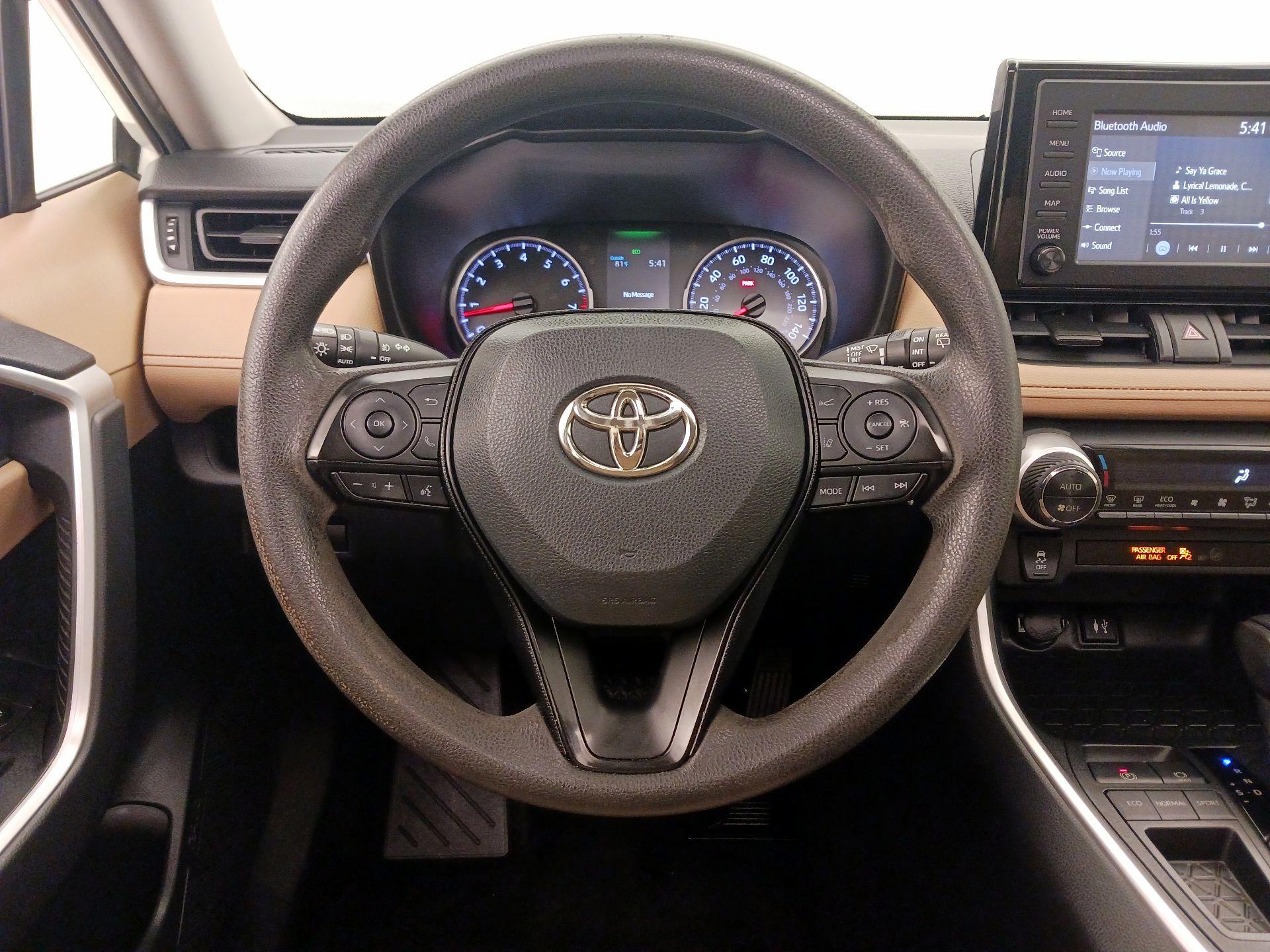 Thumbnail: 2019 Toyota RAV4 - 10