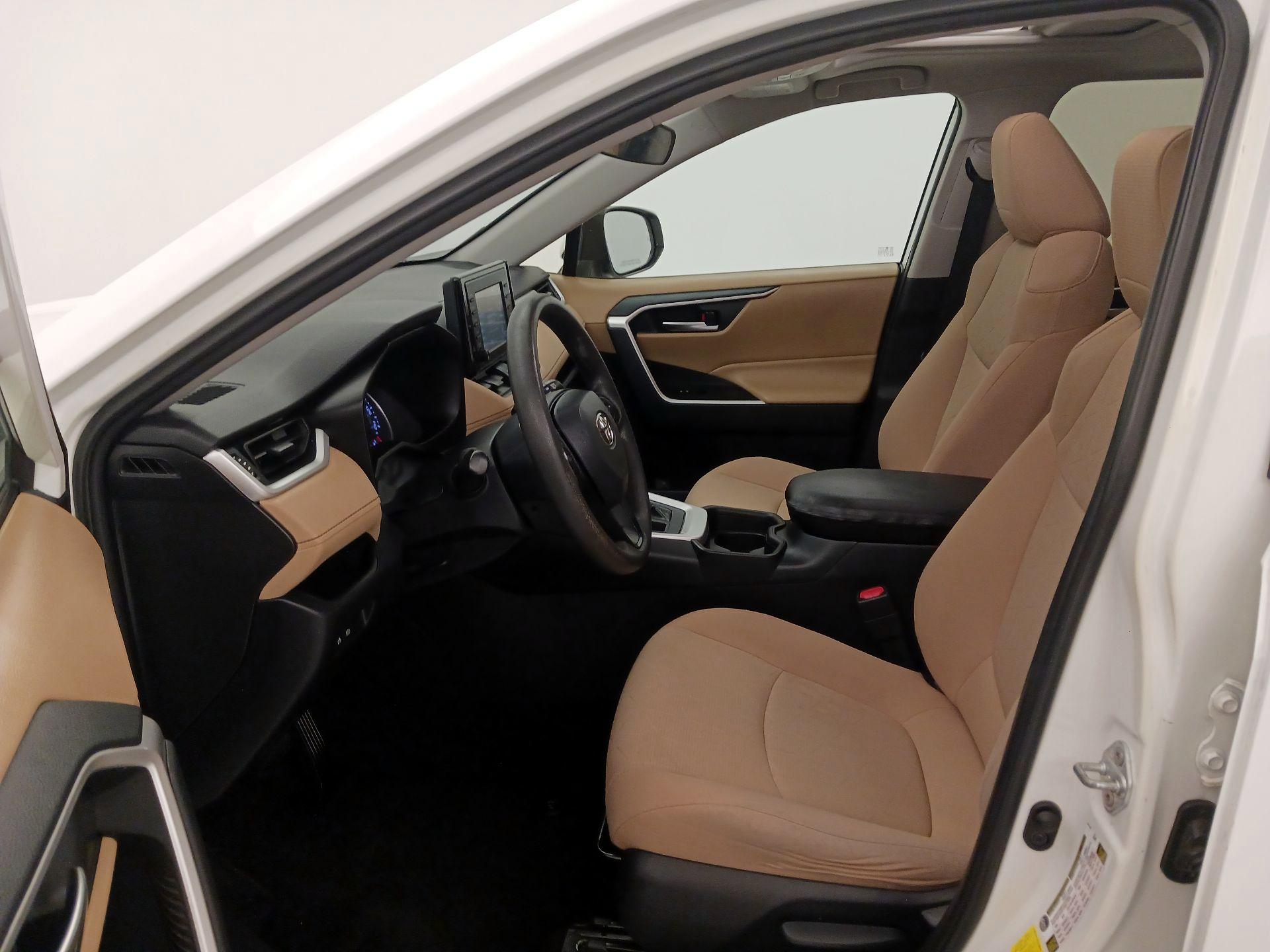 Thumbnail: 2019 Toyota RAV4 - 11