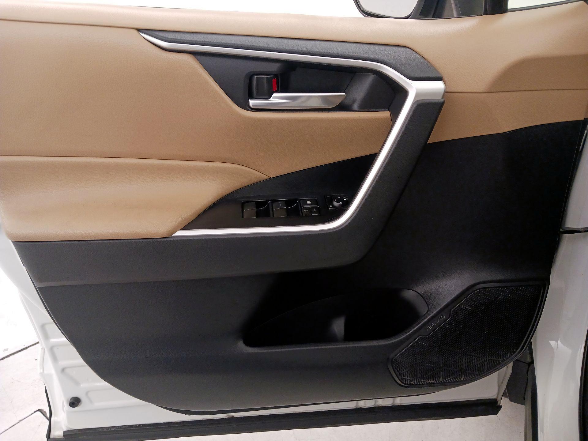 Thumbnail: 2019 Toyota RAV4 - 12