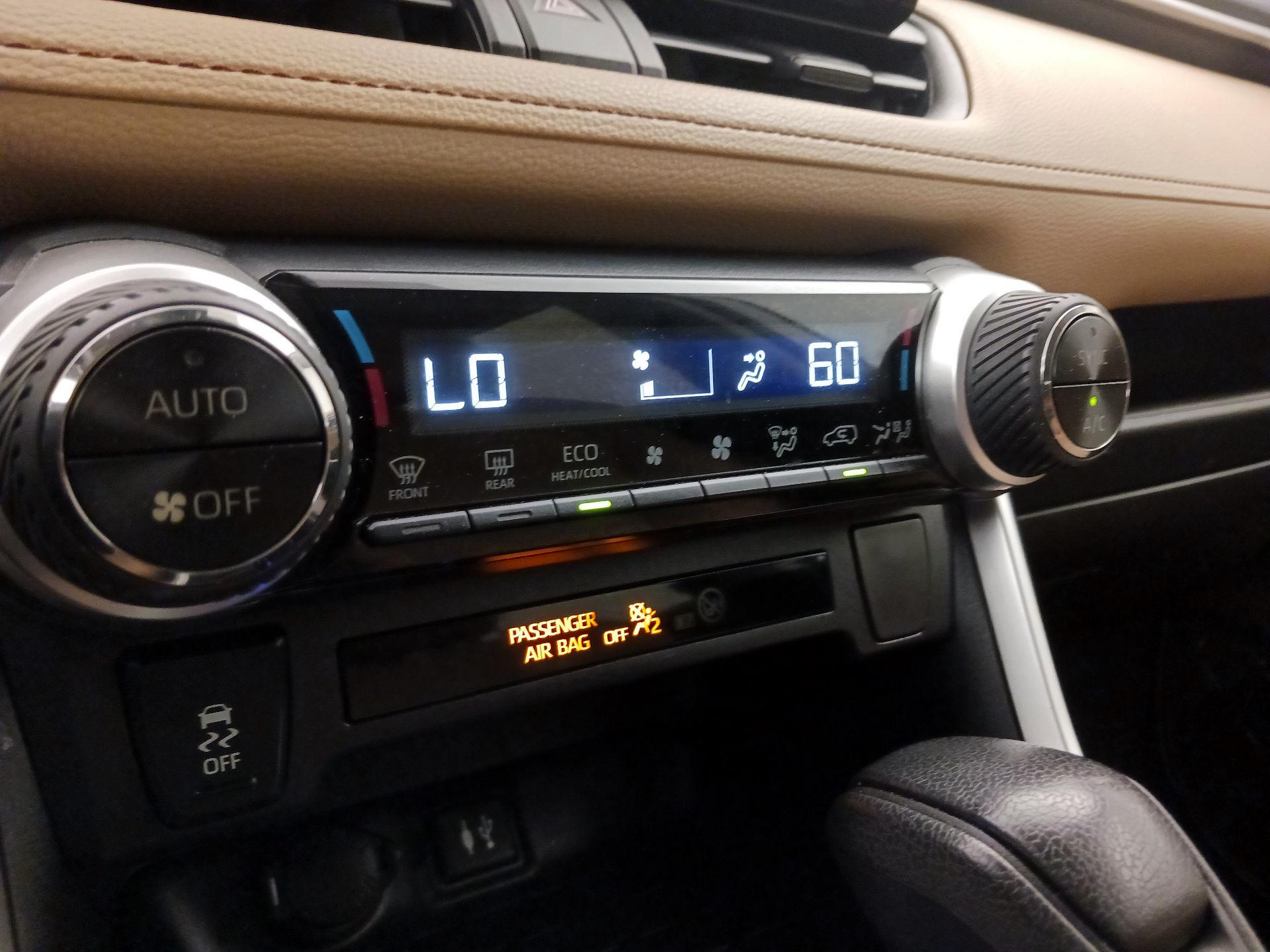 Thumbnail: 2019 Toyota RAV4 - 16