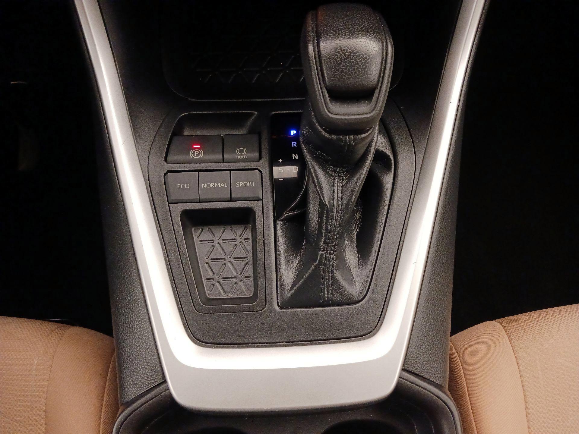 Thumbnail: 2019 Toyota RAV4 - 17