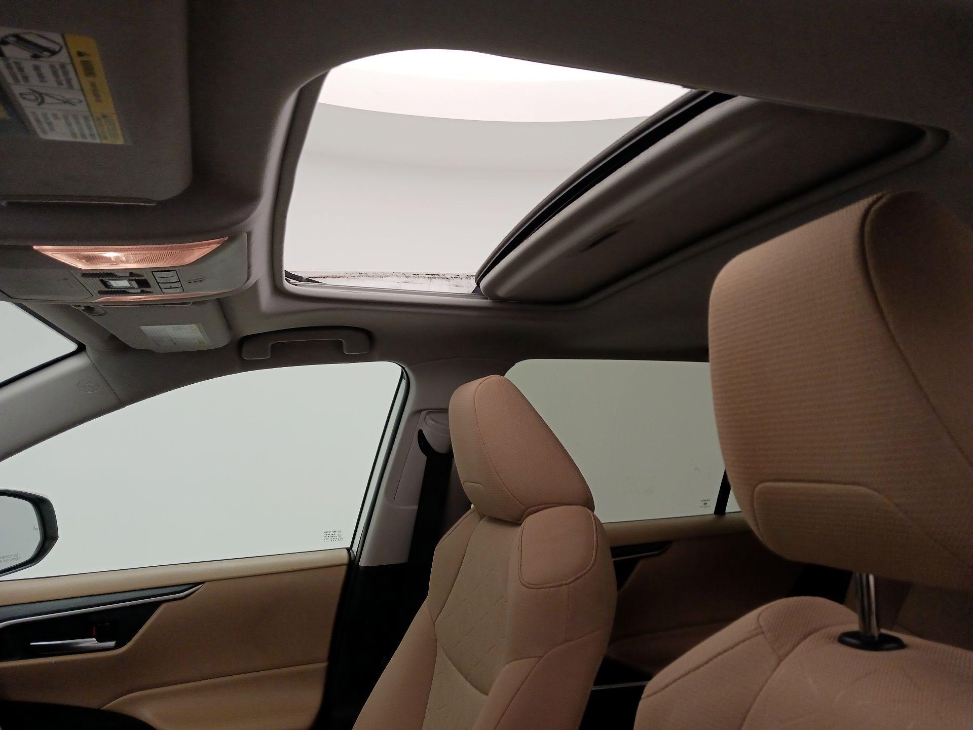 Thumbnail: 2019 Toyota RAV4 - 19