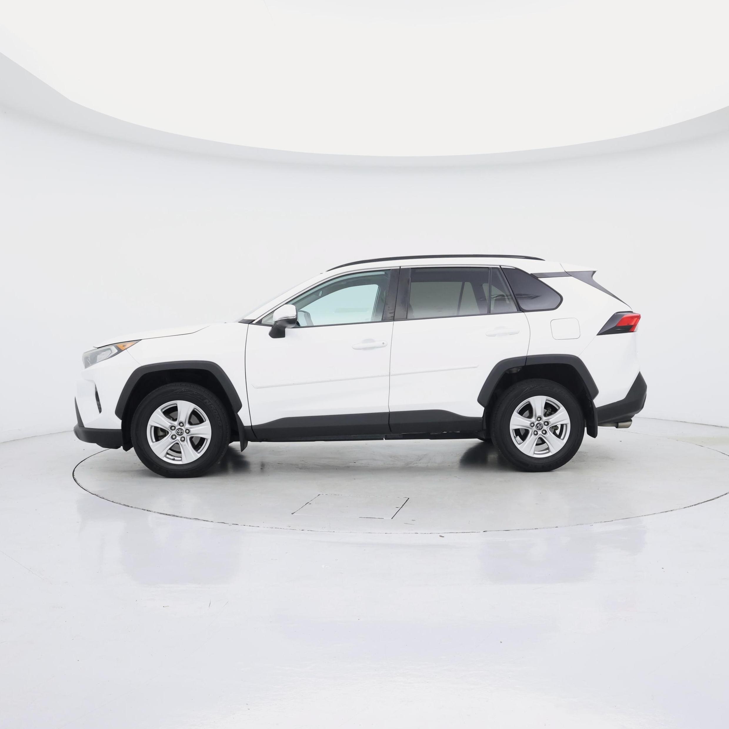Thumbnail: 2019 Toyota RAV4 - 3