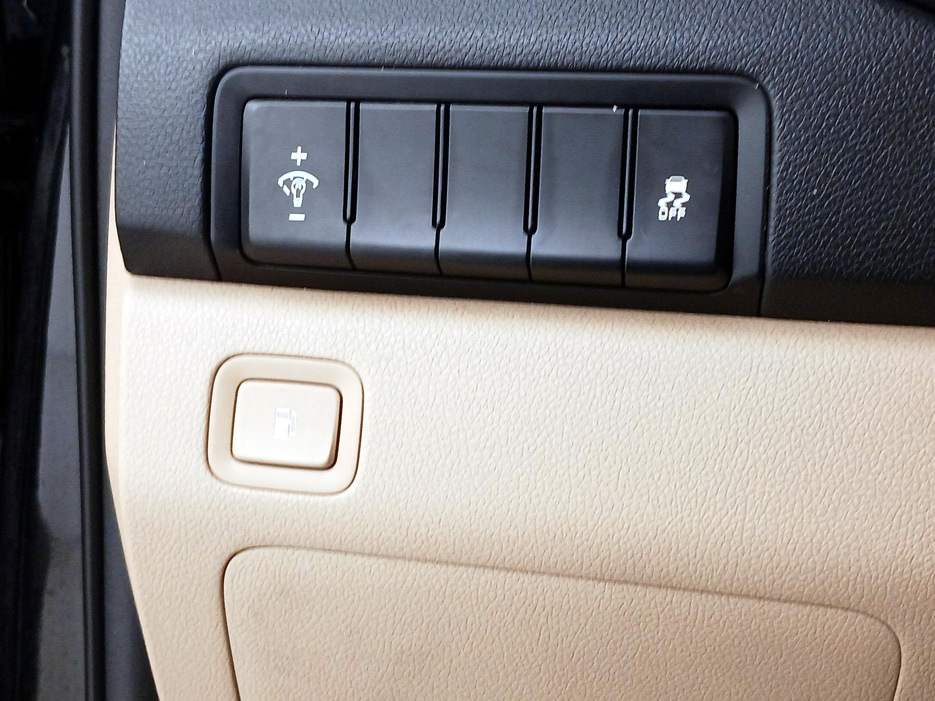 Thumbnail: 2015 Kia Sedona - 13
