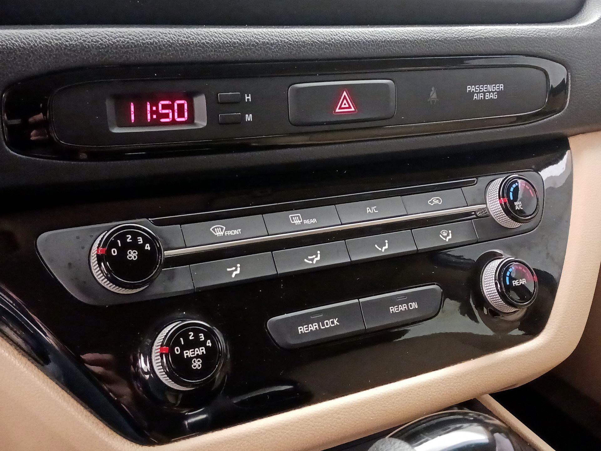 Thumbnail: 2015 Kia Sedona - 16