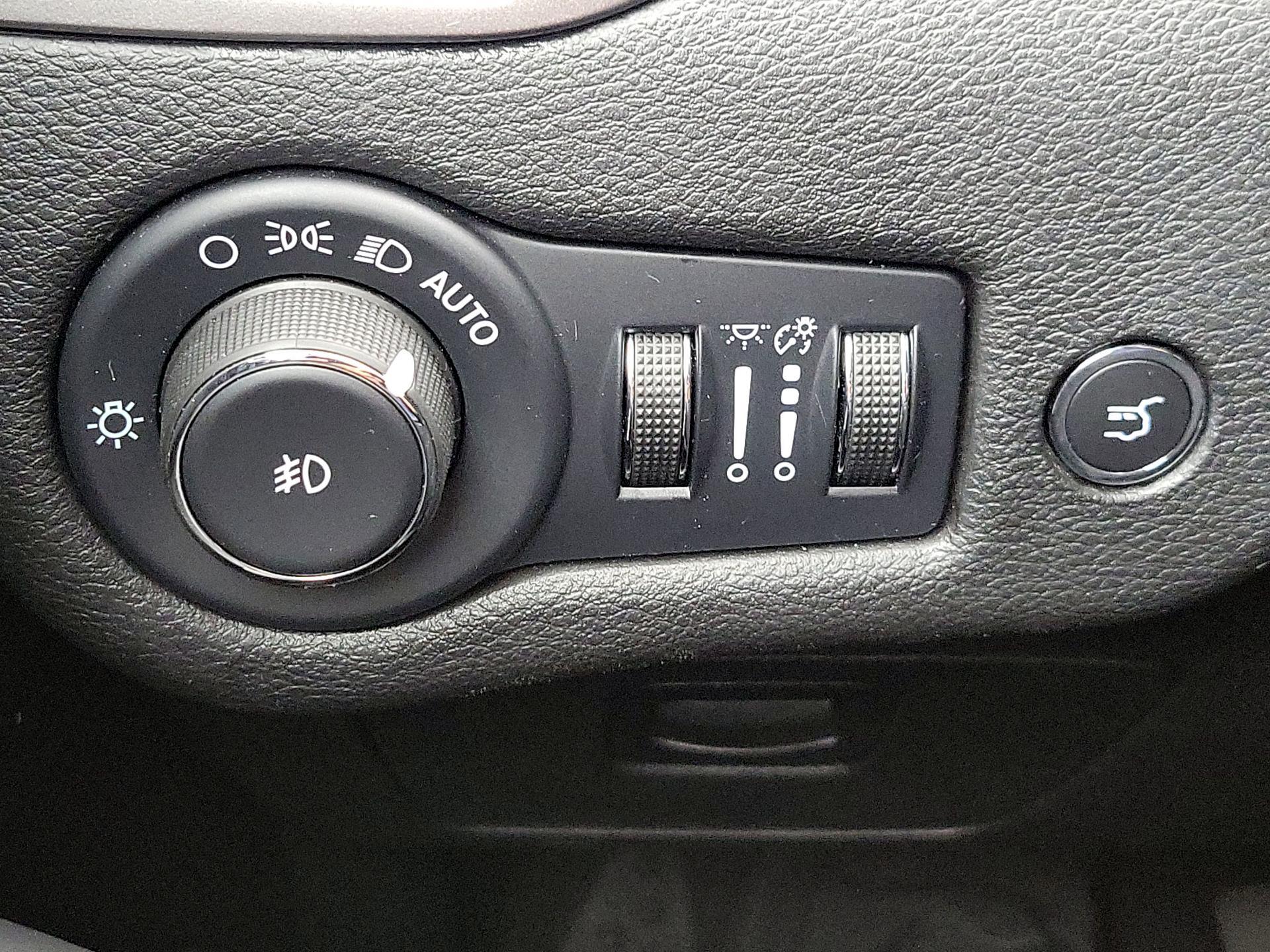 Thumbnail: 2022 Jeep Cherokee - 13