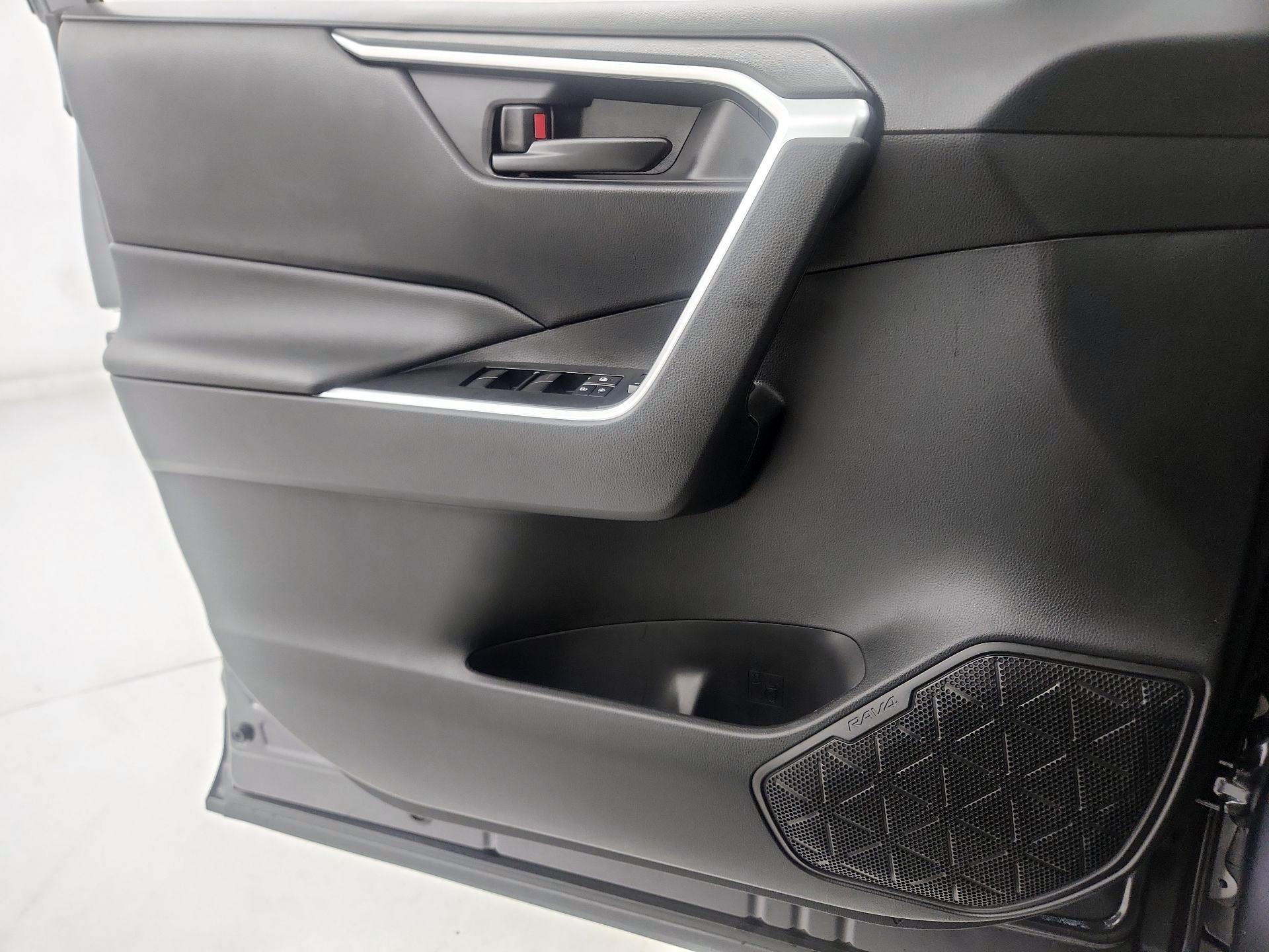Thumbnail: 2025 Toyota RAV4 - 12