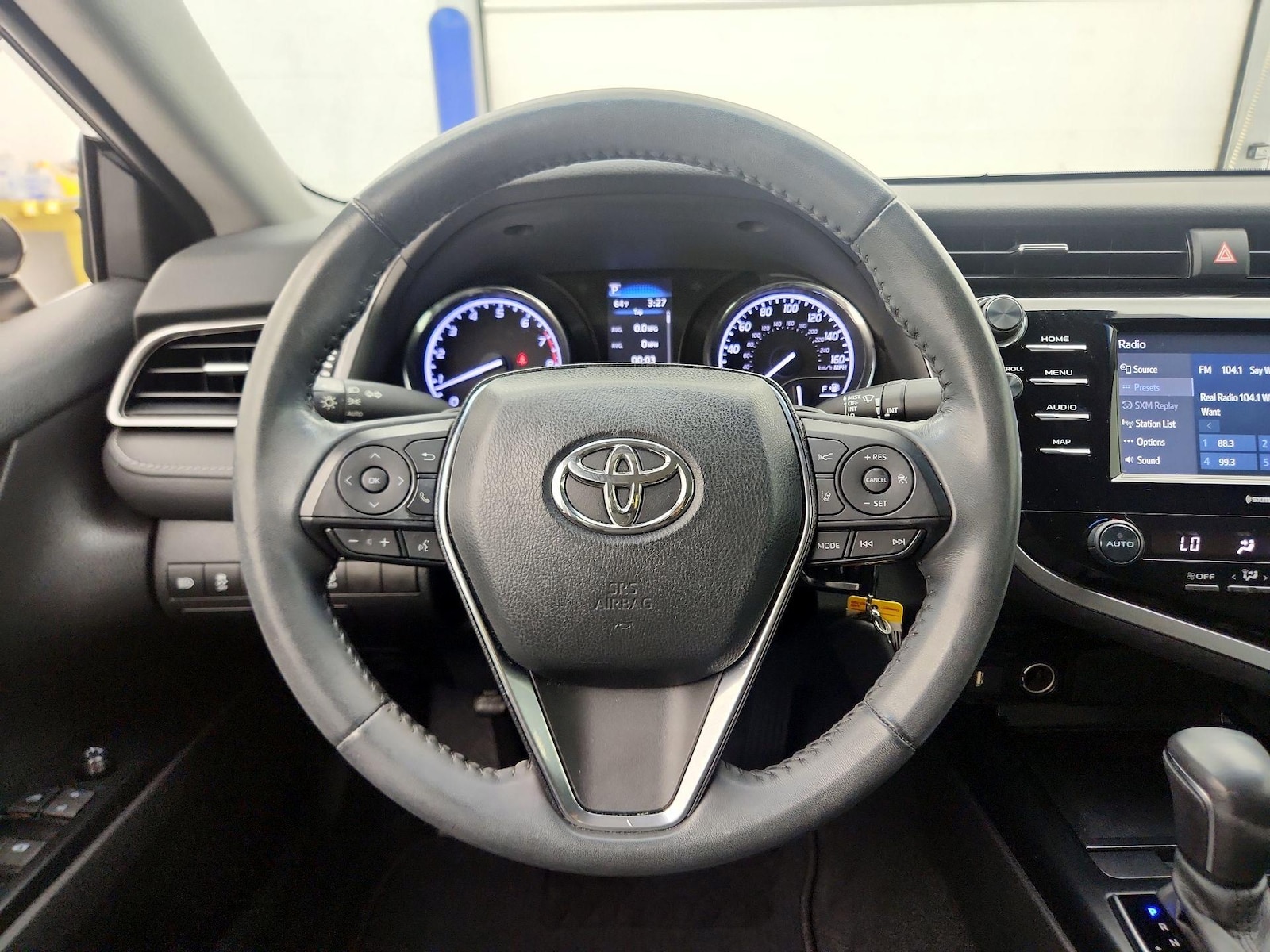 2020 Toyota Camry SE - Photo 11