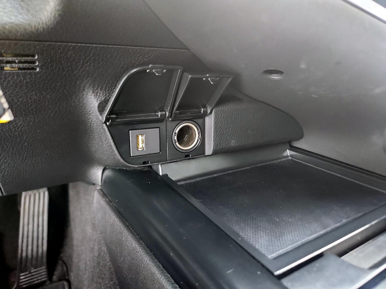 2020 Toyota Camry SE - Photo 19