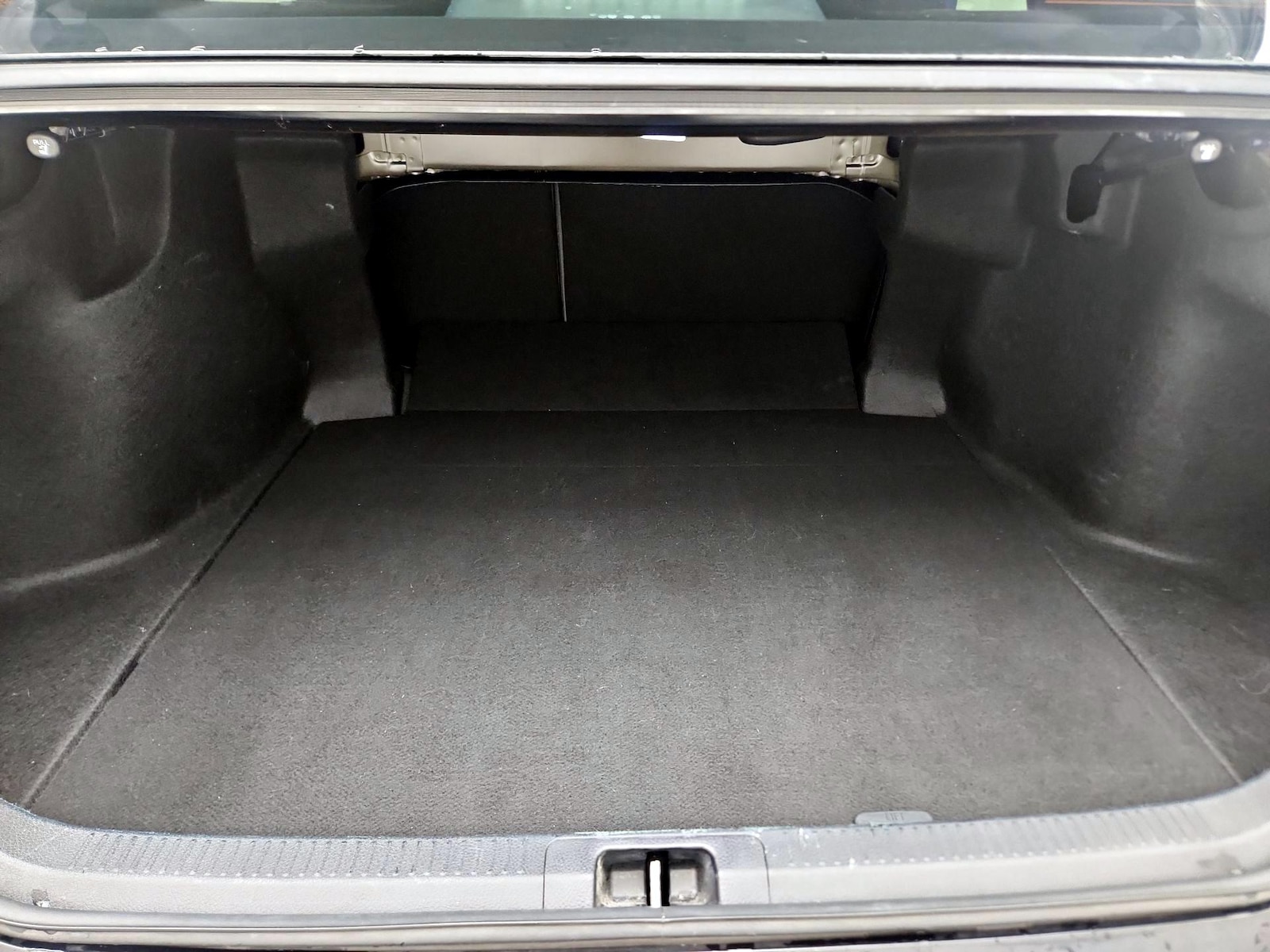 2020 Toyota Camry SE - Photo 21