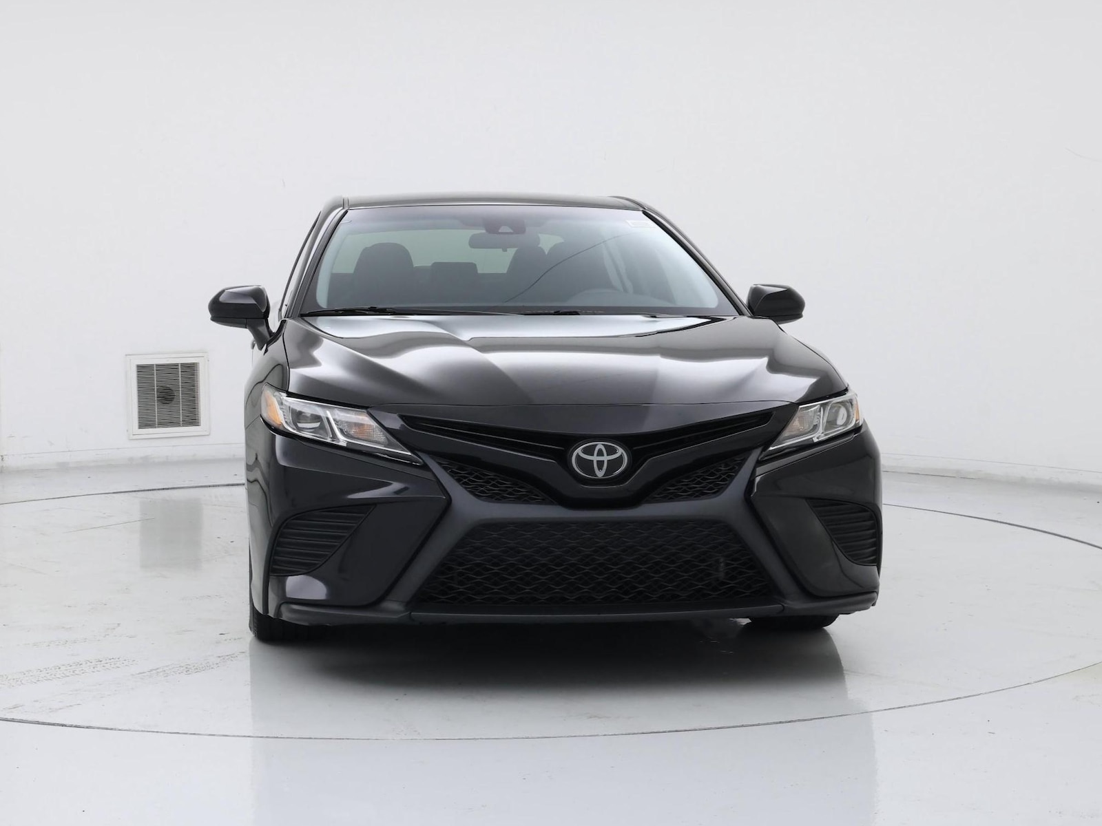 2020 Toyota Camry SE - Photo 6