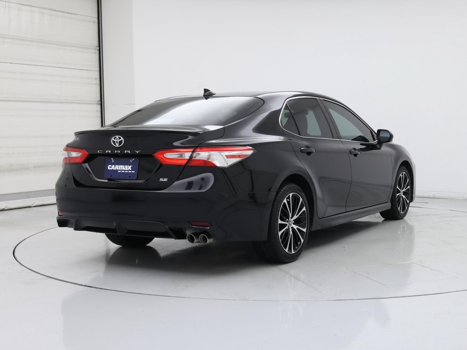 2020 Toyota Camry SE - Photo 9