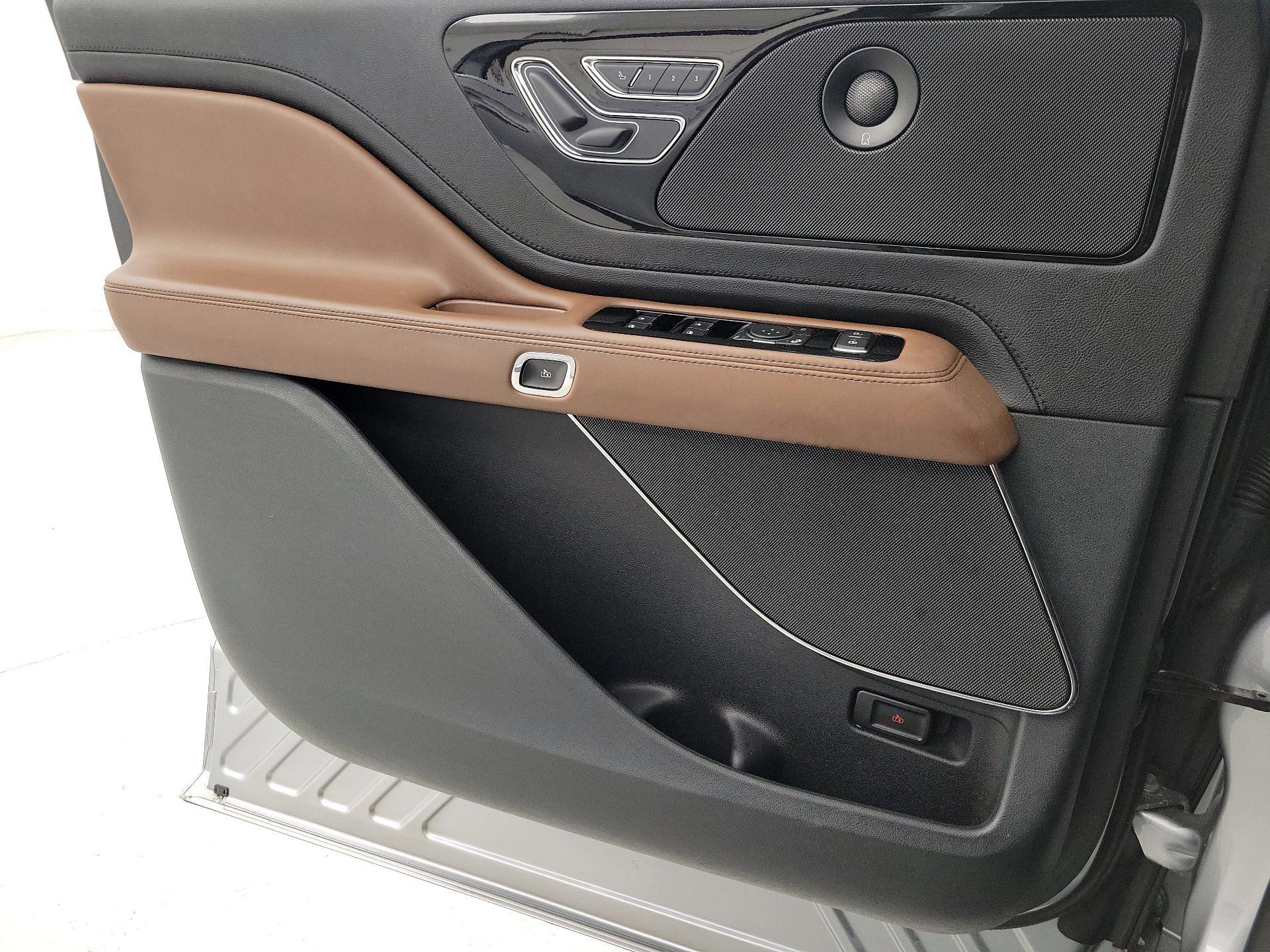 Thumbnail: 2023 Lincoln Aviator - 12